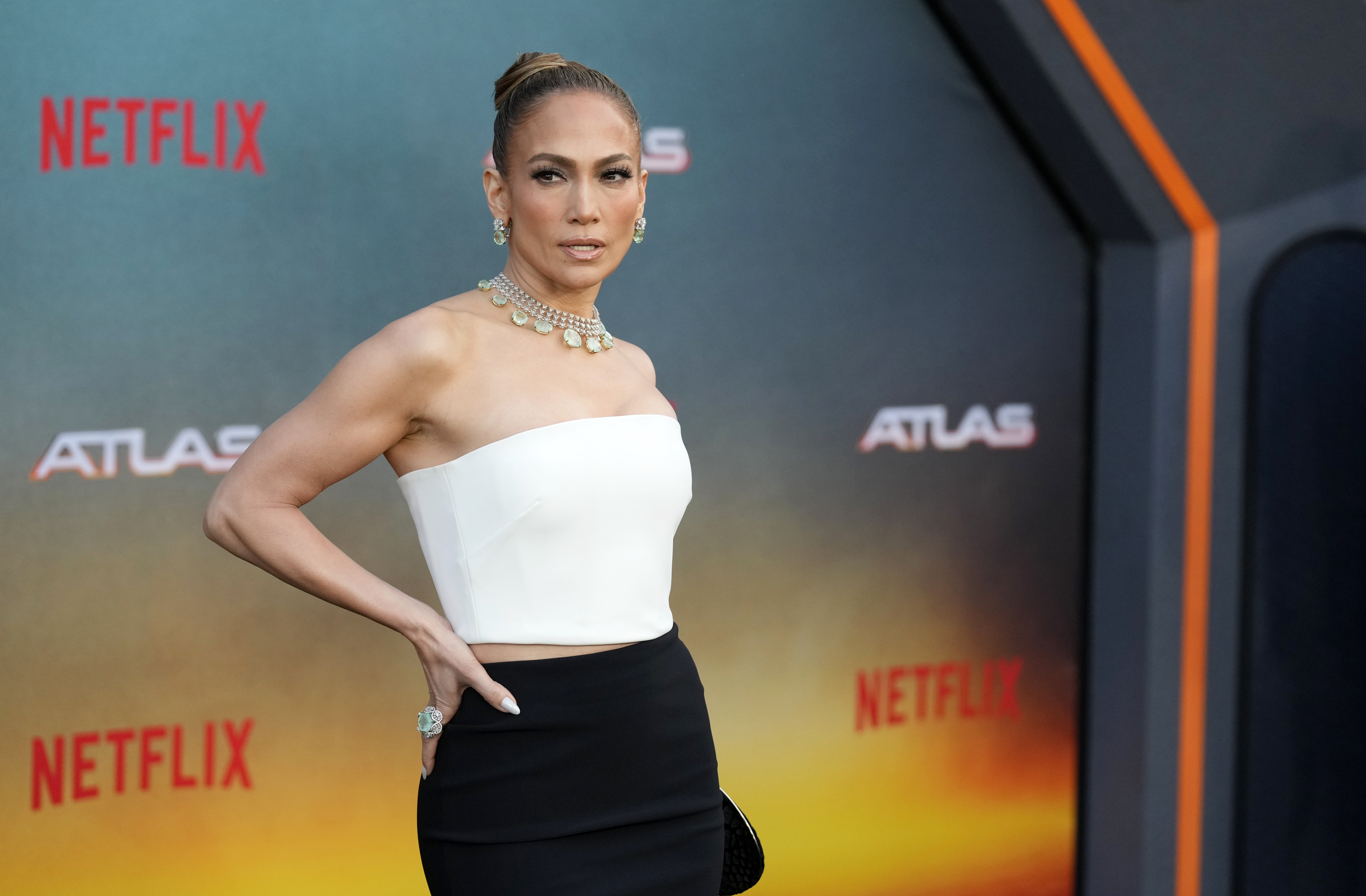 J.Lo scolds a reporter over Ben Affleck divorce query - Vimarsana News