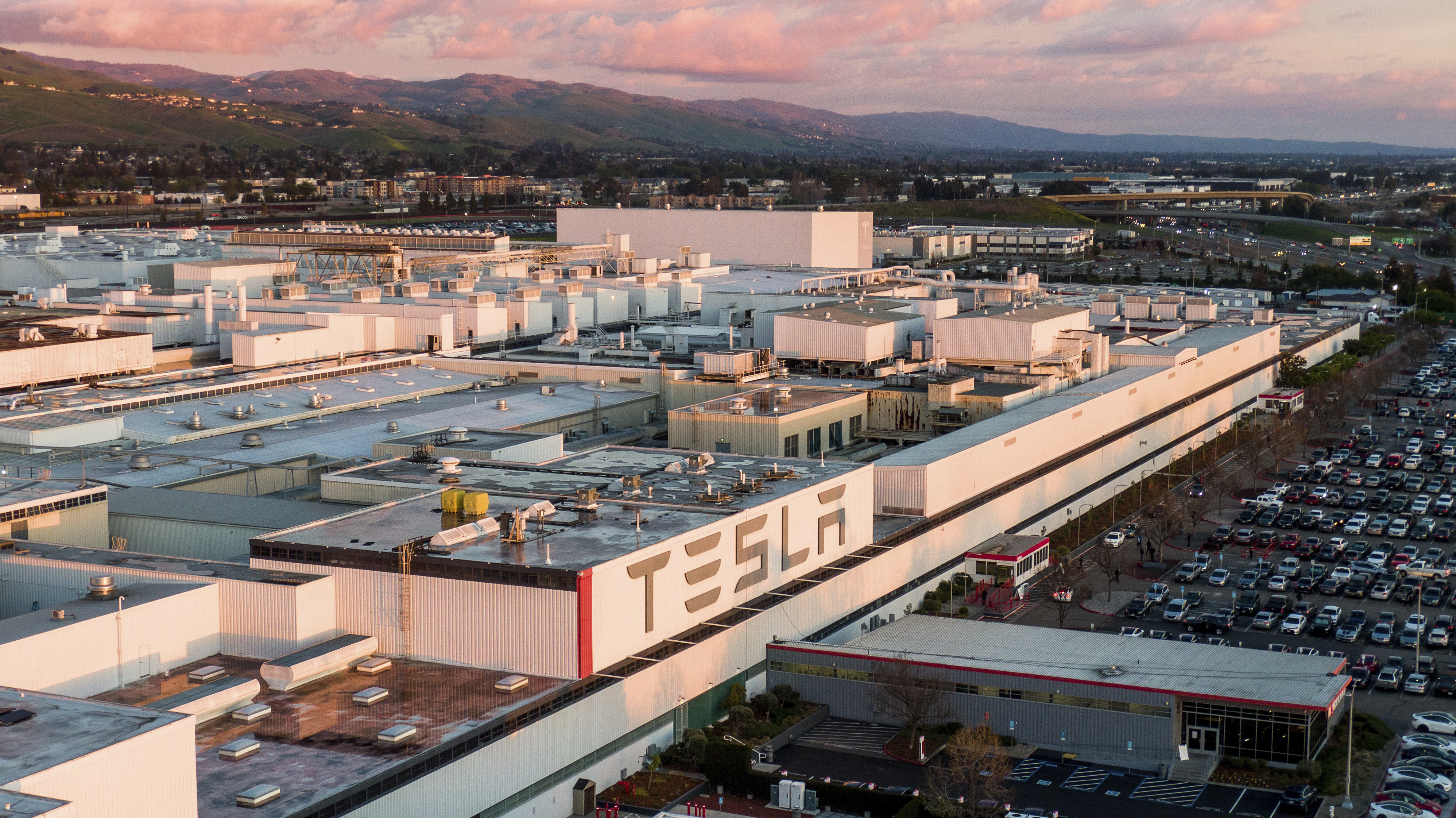 Tesla shares suffer worst year ever. And 2023 looks bad, too - Vimarsana News