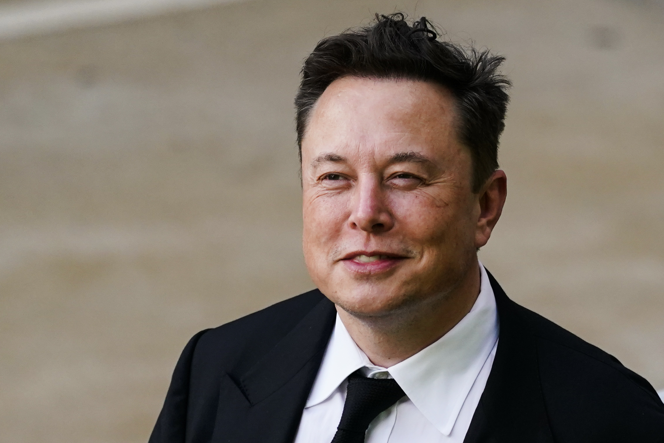 Elon Musk's giving out Twitter Blue for free. Experts say this could mean legal trouble - Vimarsana News