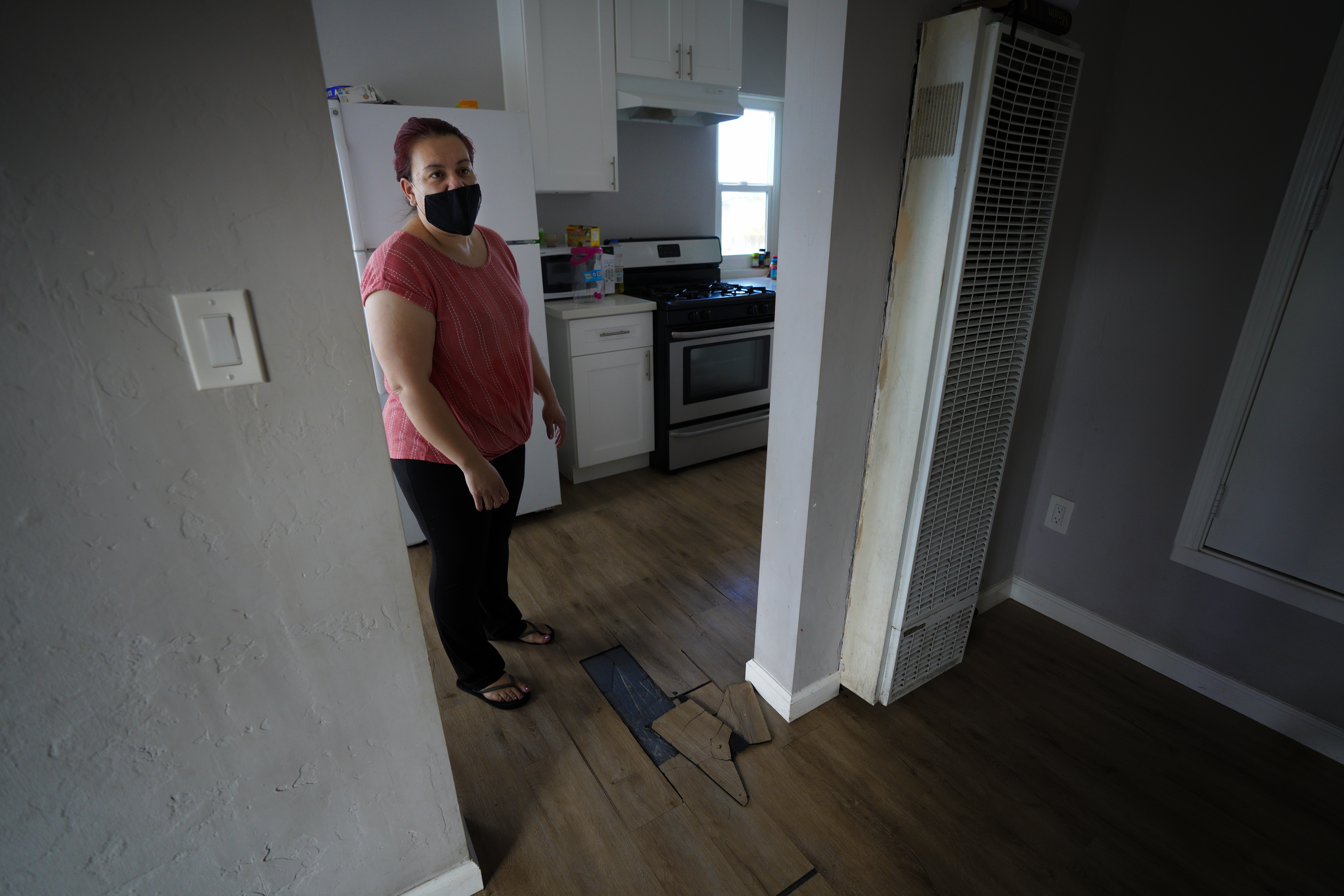 'It's not fair to have my children living like this': San Diego tenants decry poor living conditions - Vimarsana News
