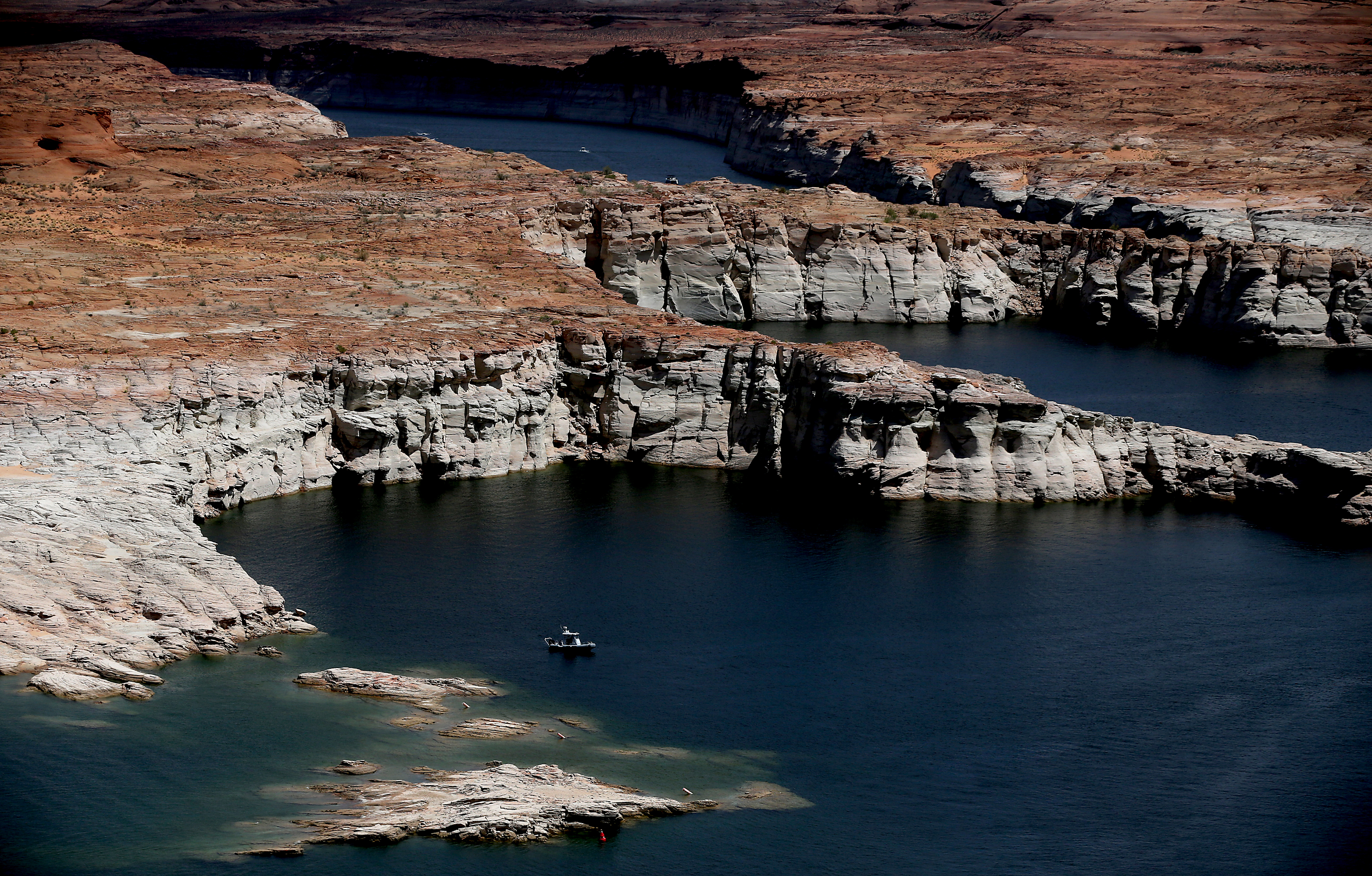 Federal officials urge action on shrinking Colorado River - Vimarsana News