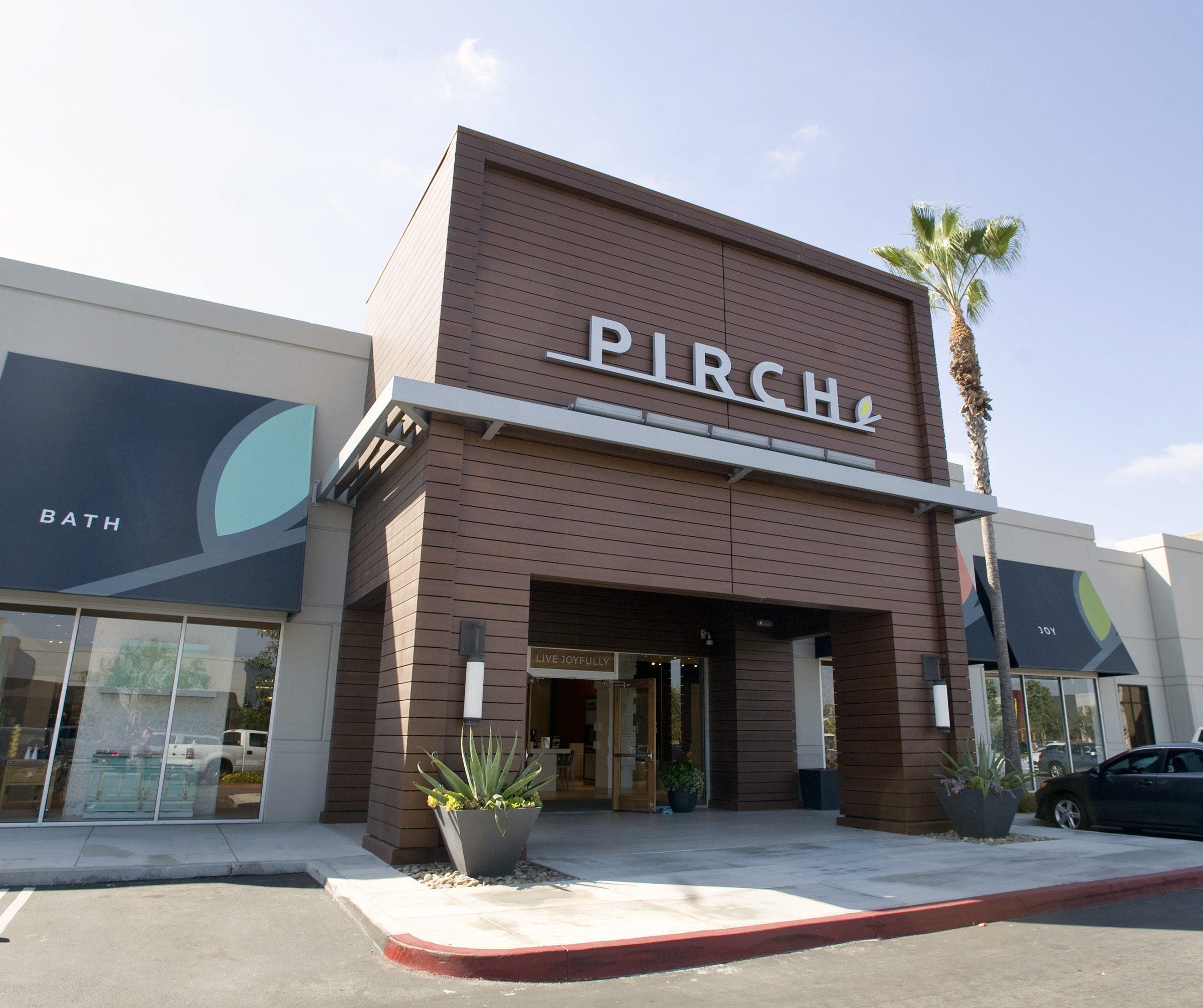 Former employees file class action lawsuit against Pirch, claiming illegal layoffs - Vimarsana News