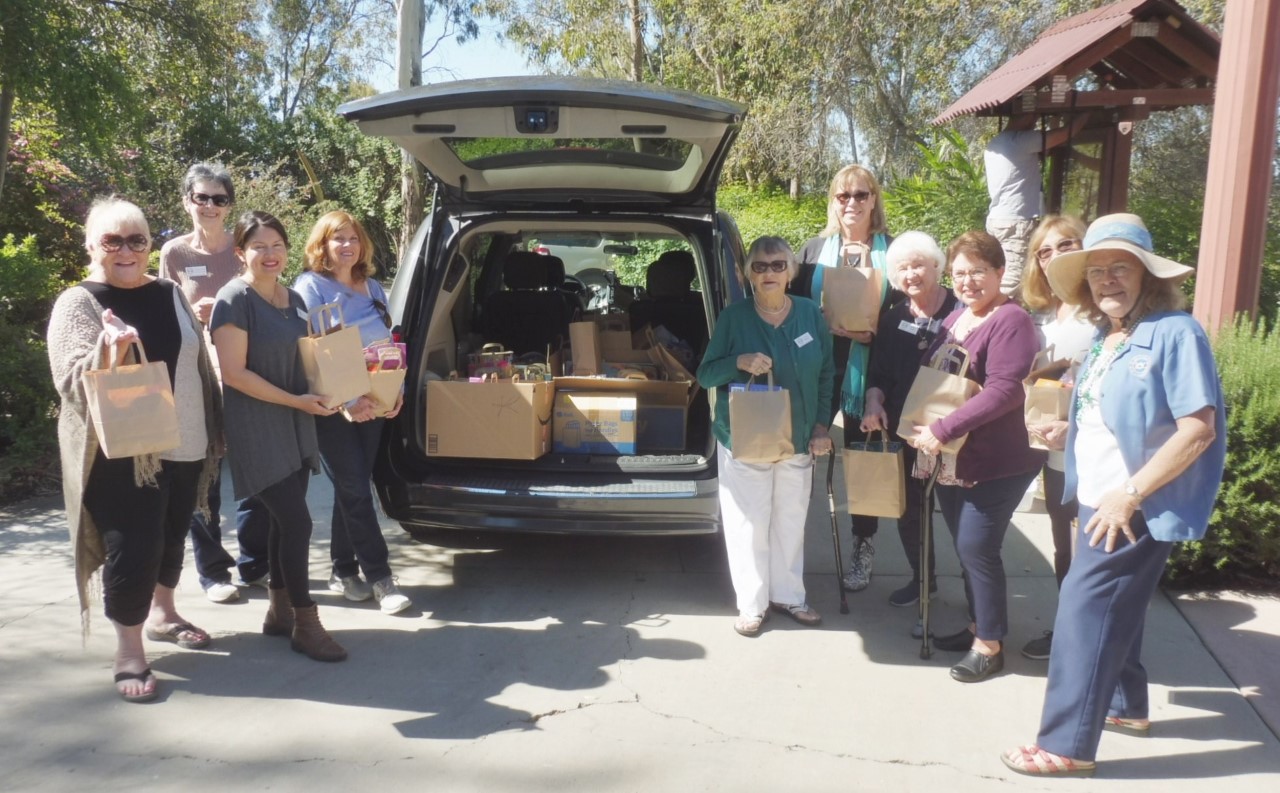 Woman's club gives out bags of treats, supplies to families at Operation Hope - Vimarsana News