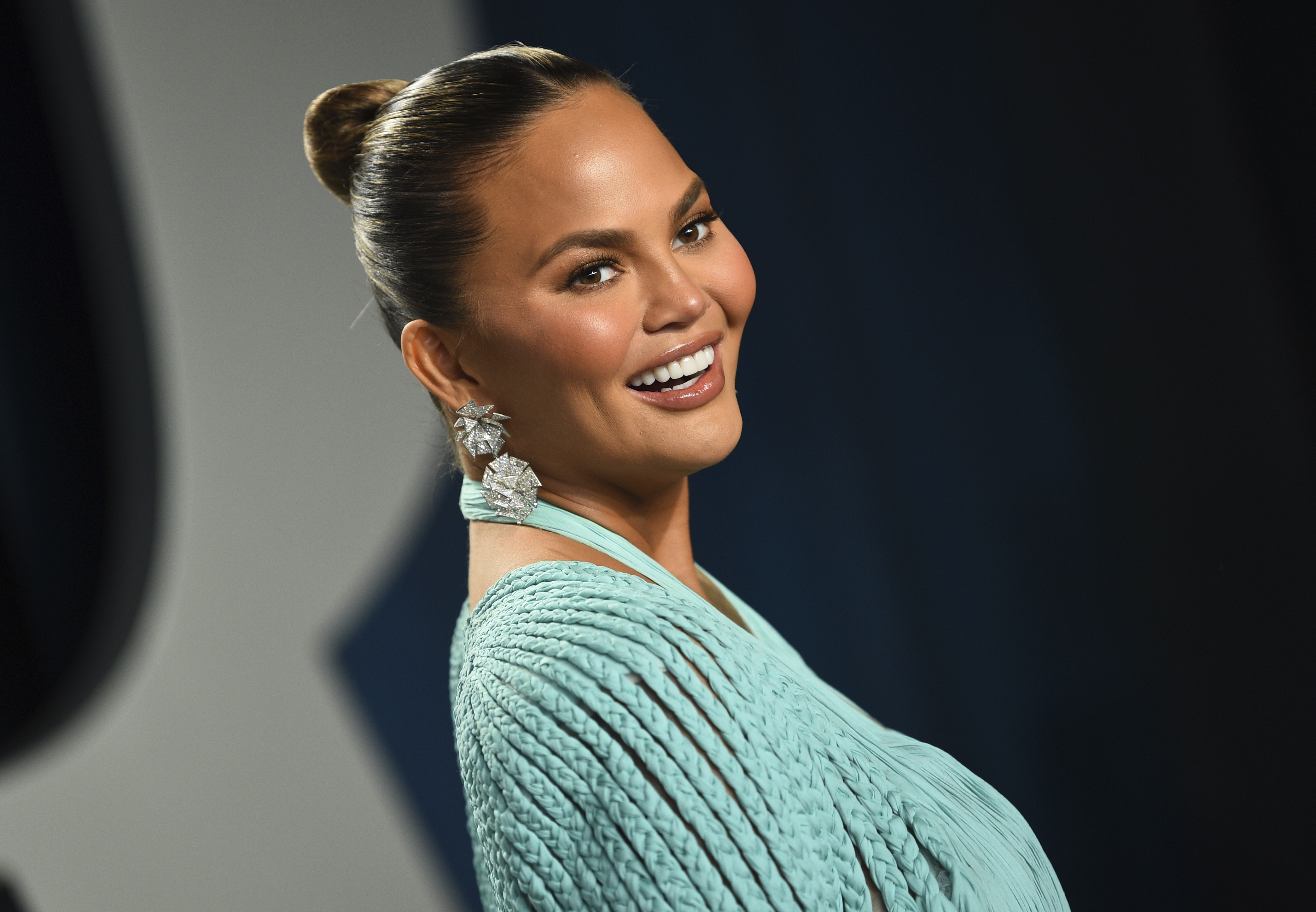 Chrissy Teigen checks Affleck, Perry for dating app drama - Vimarsana News