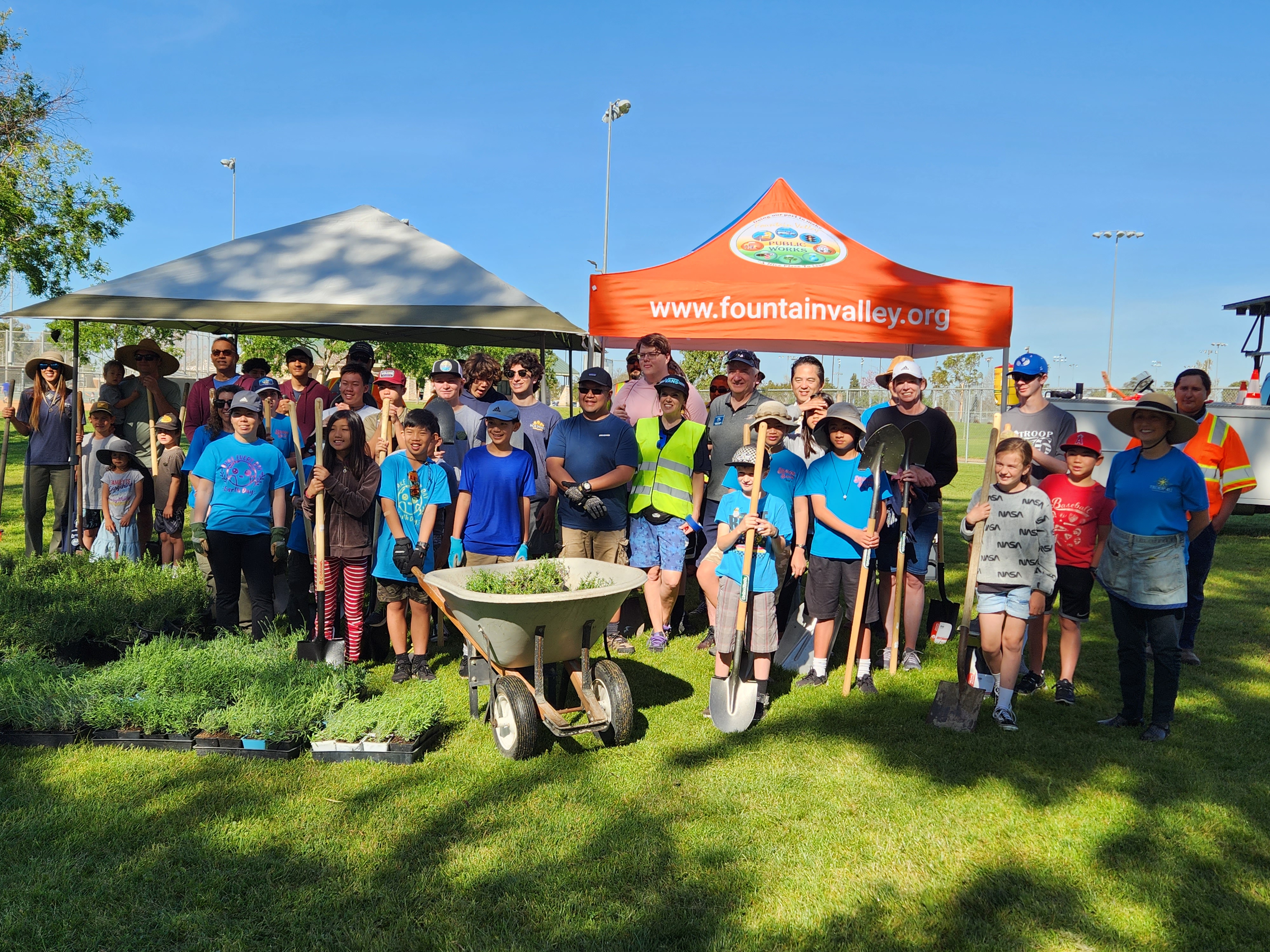 Volunteers lend helping hands for Community Service Day projects - Vimarsana News