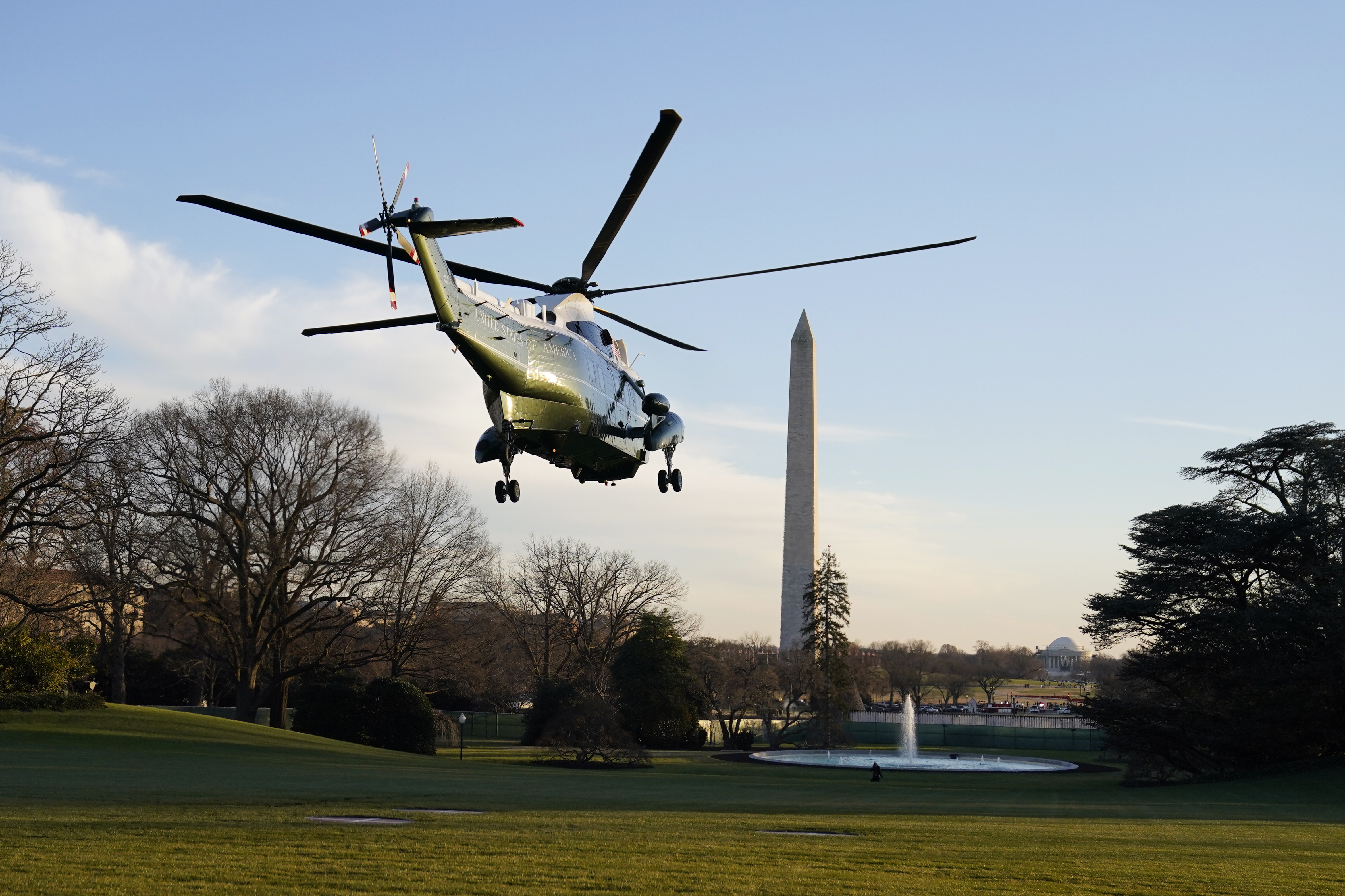 Trump leaves Congress in chaos with COVID aid up in the air - Vimarsana News