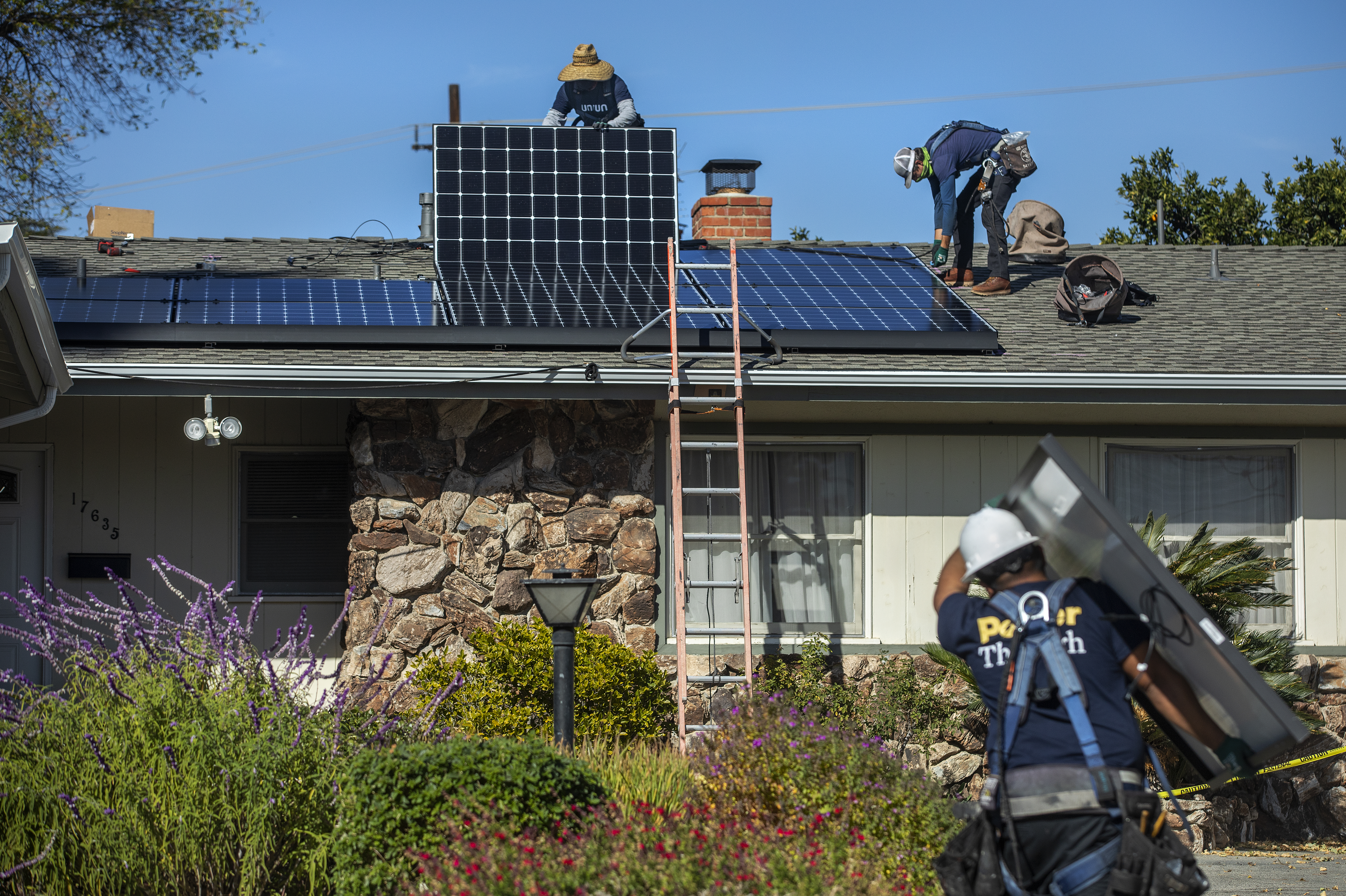 Two weeks until California slashes rooftop solar incentives - Vimarsana News
