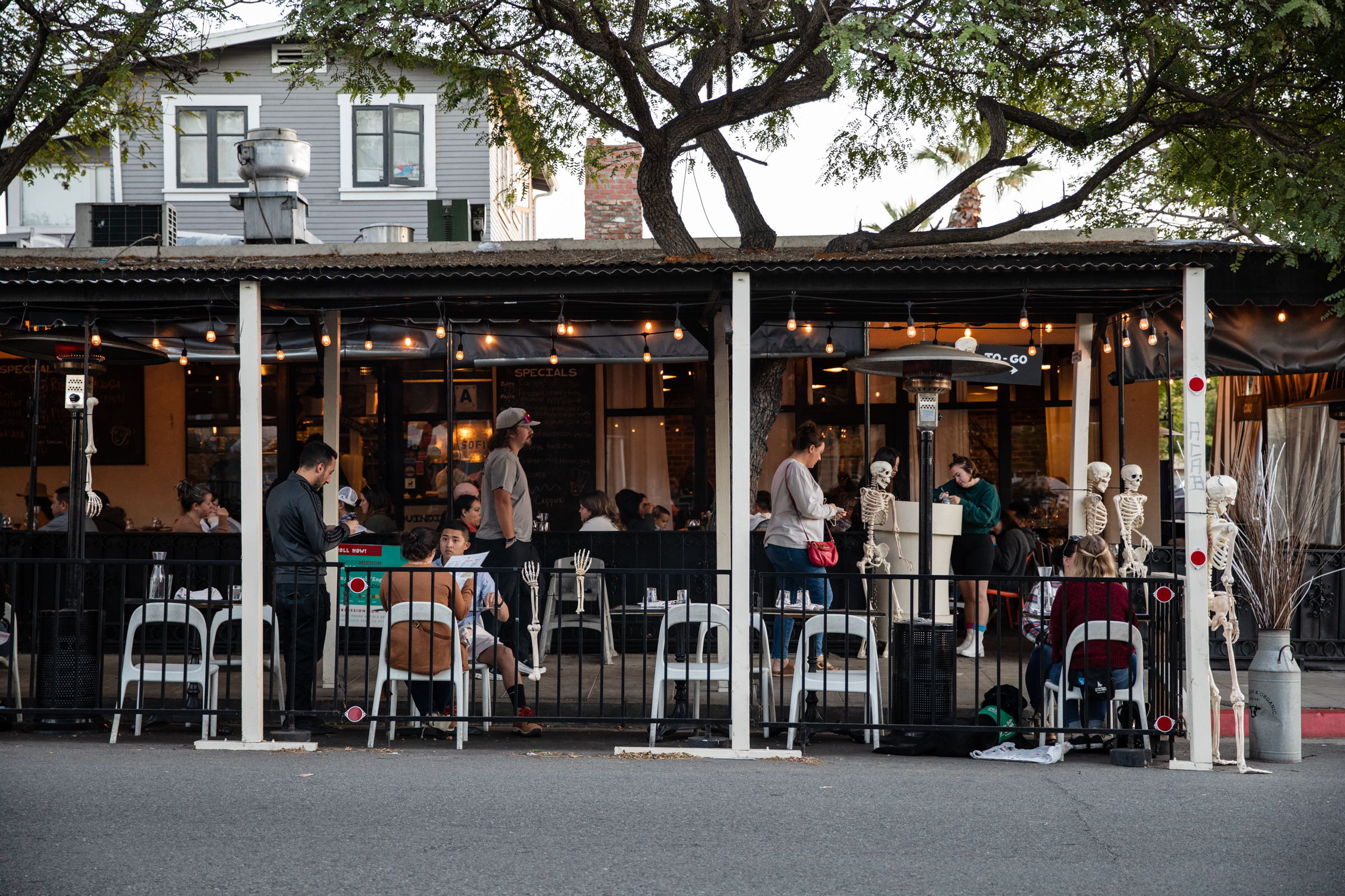 Outdoor dining rules in San Diego, loosened during the pandemic, are about to tighten up - Vimarsana News