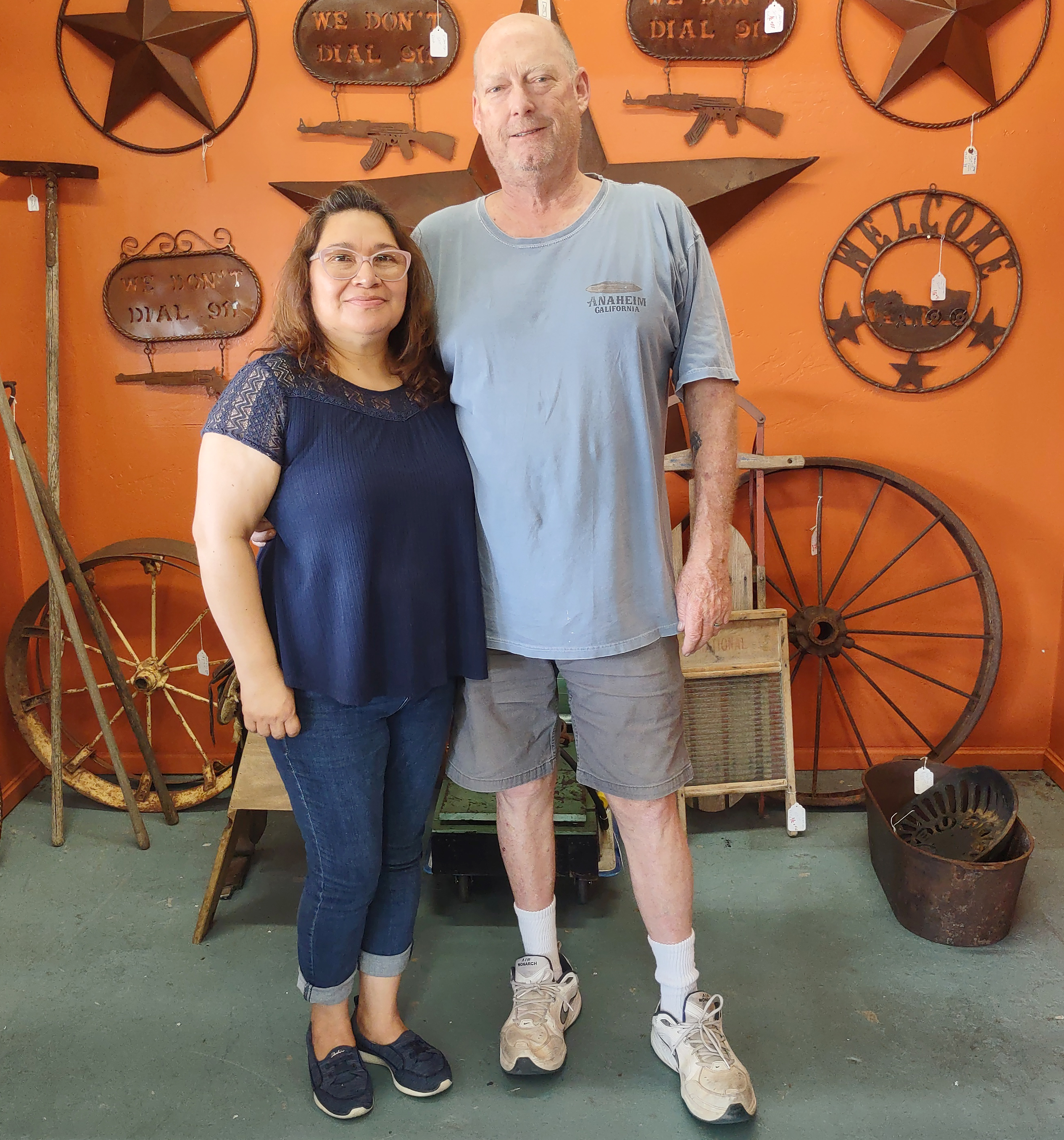 Ramona Antique Fair closing after 26 years of selling antiques and collectibles - Vimarsana News