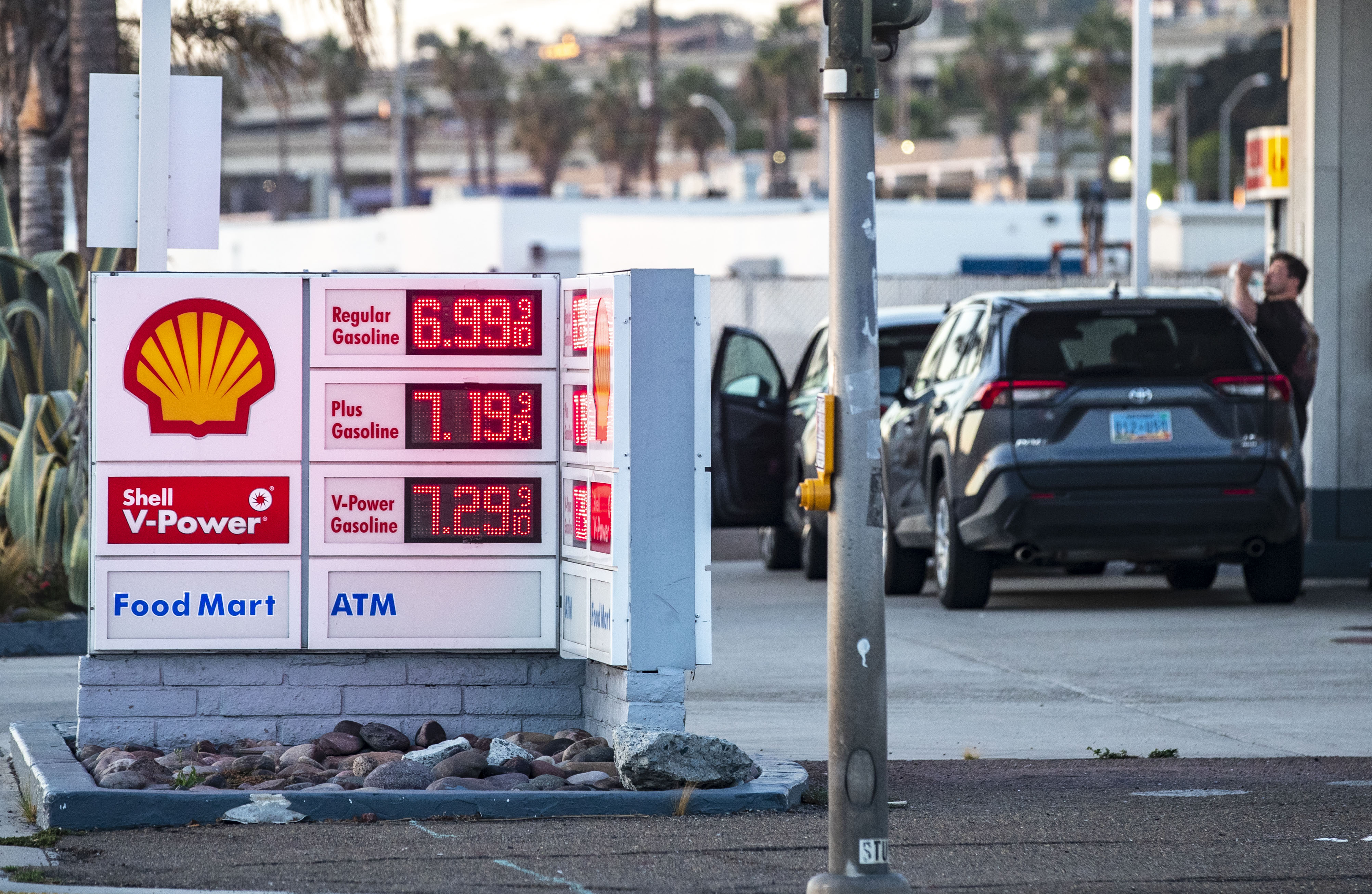Argh! San Diego gas prices surging again - The San Diego Union-Tribune - Vimarsana News