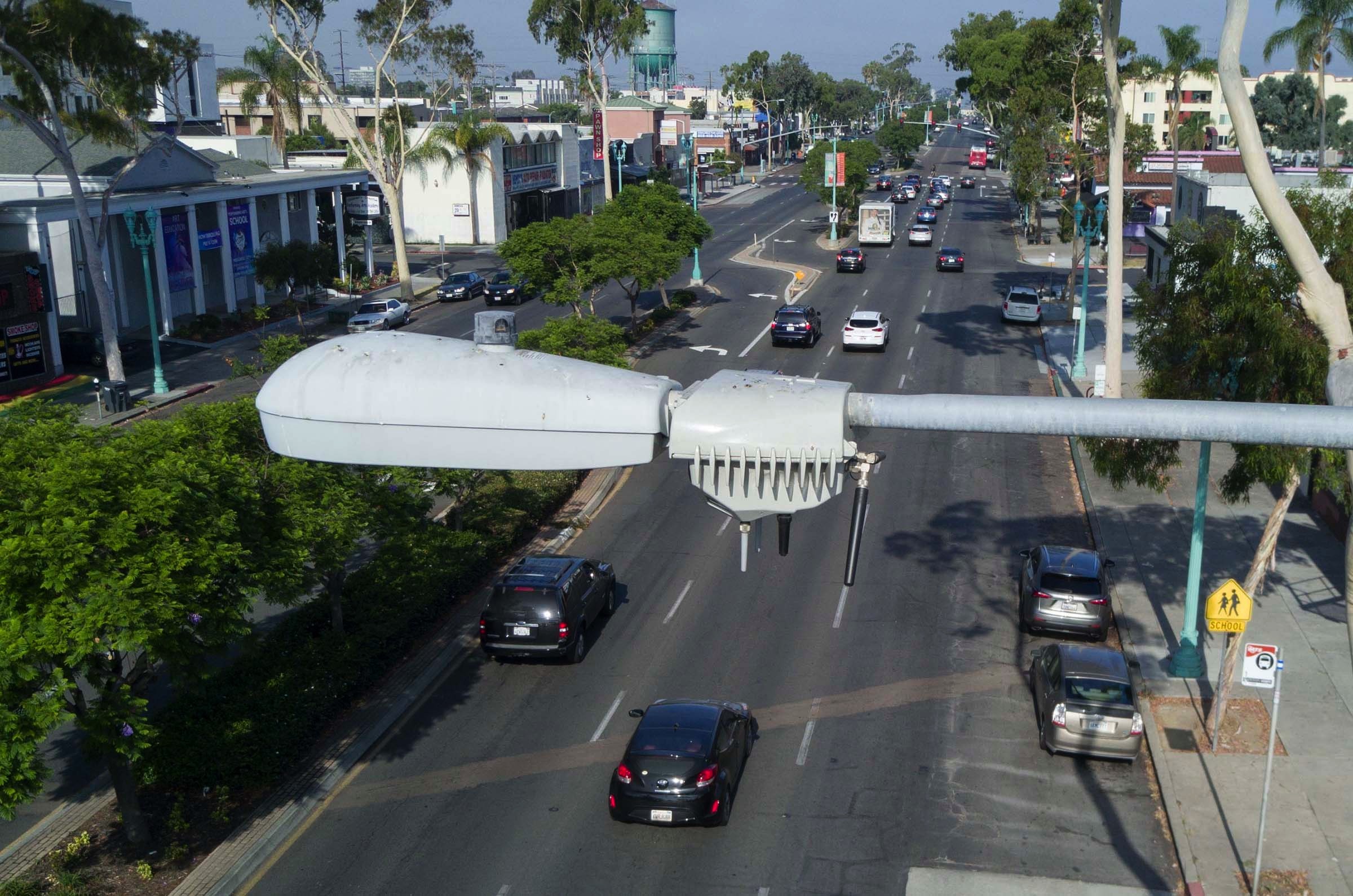 San Diego police want to access 500 streetlight cameras for surveillance, plus add license plate readers - Vimarsana News
