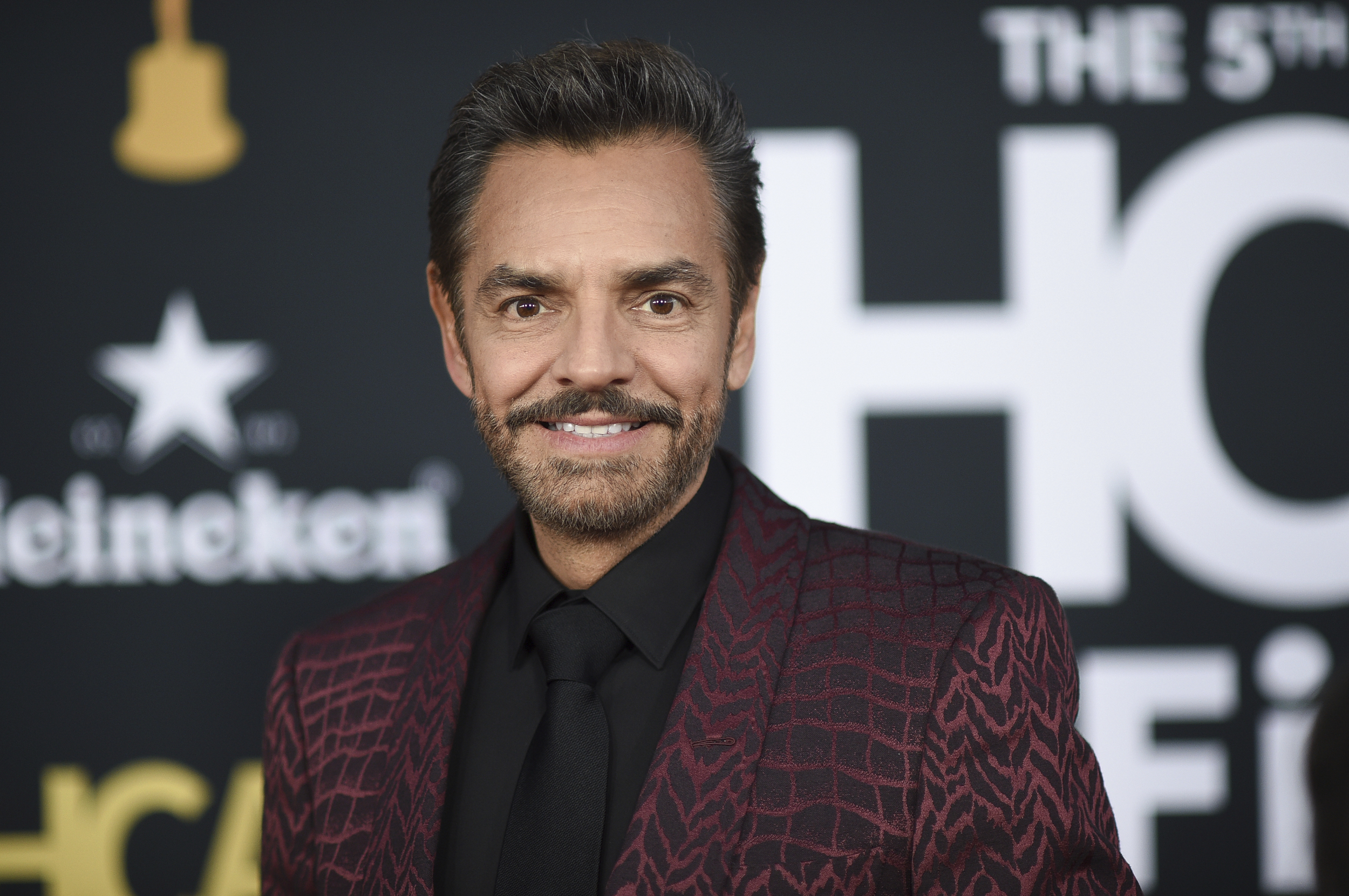 Eugenio Derbez needs surgery after accident, his wife says - Vimarsana News