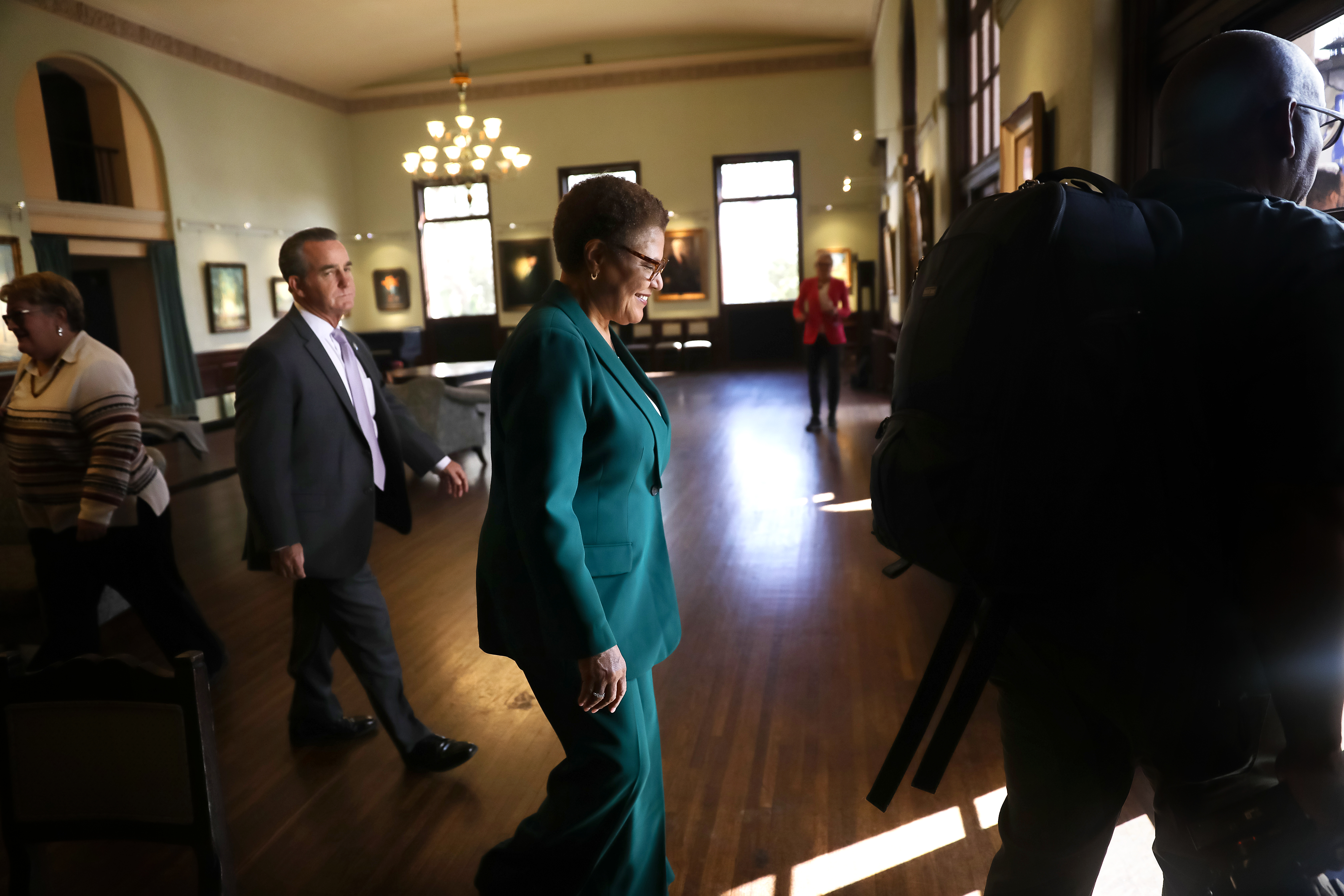 Bass invites Garcetti staff to stay on through April - Vimarsana News