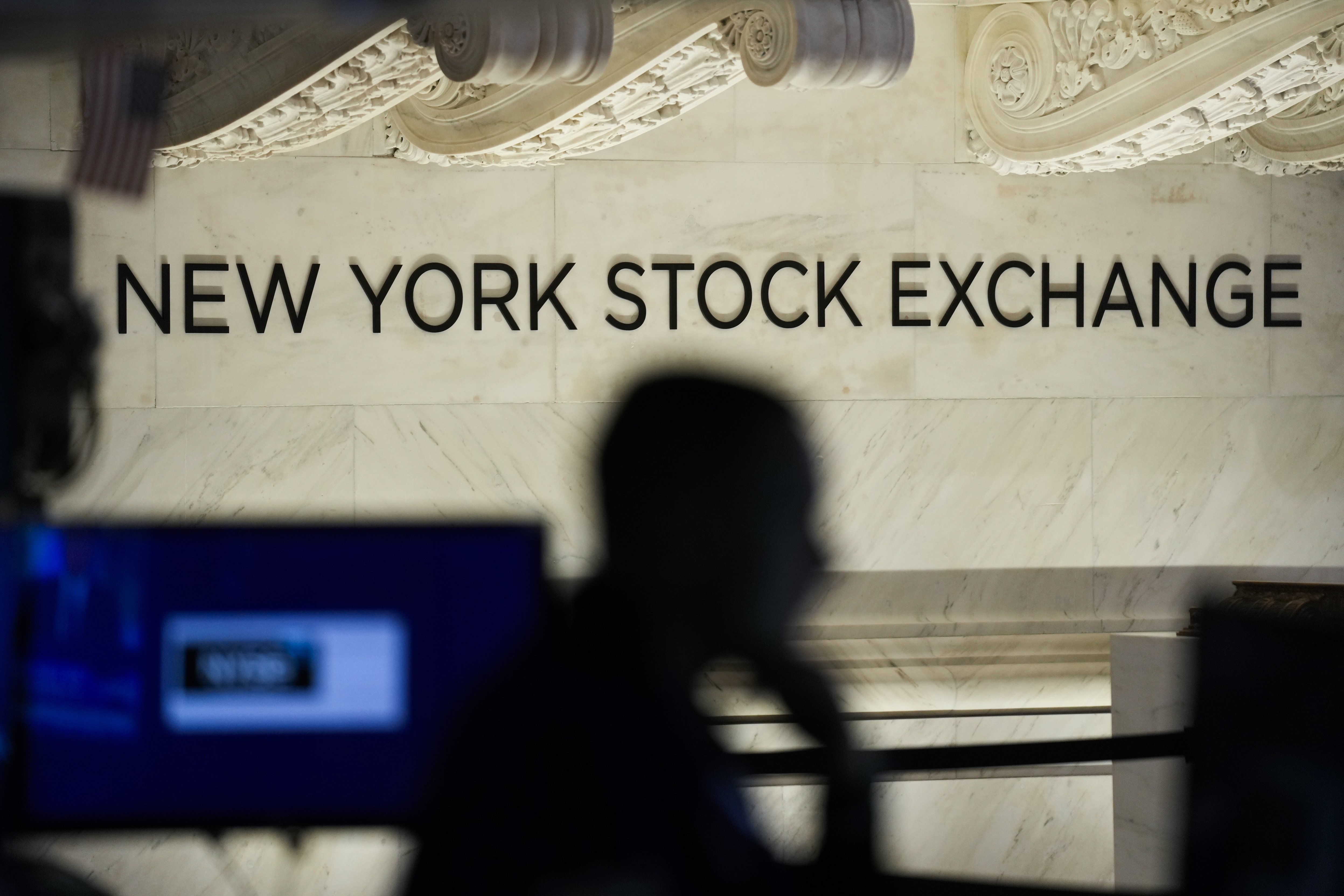 Wall Street weakens as higher rates keep tightening squeeze - Vimarsana News