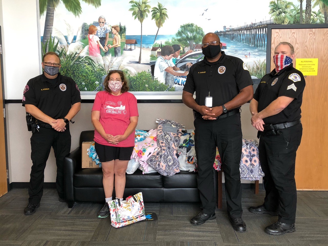 Women's group makes blankets for police to give children in crisis - Vimarsana News
