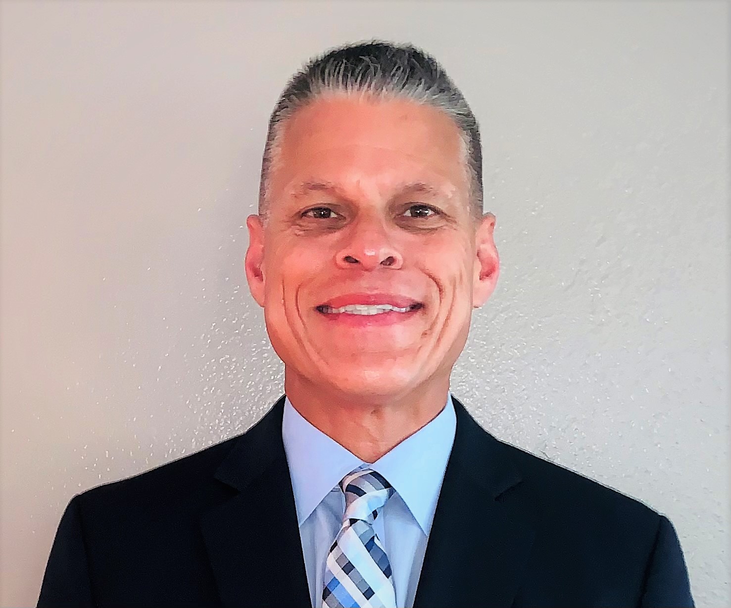 Huntington Beach approves Surf City resident Eric Parra as new police chief - Vimarsana News