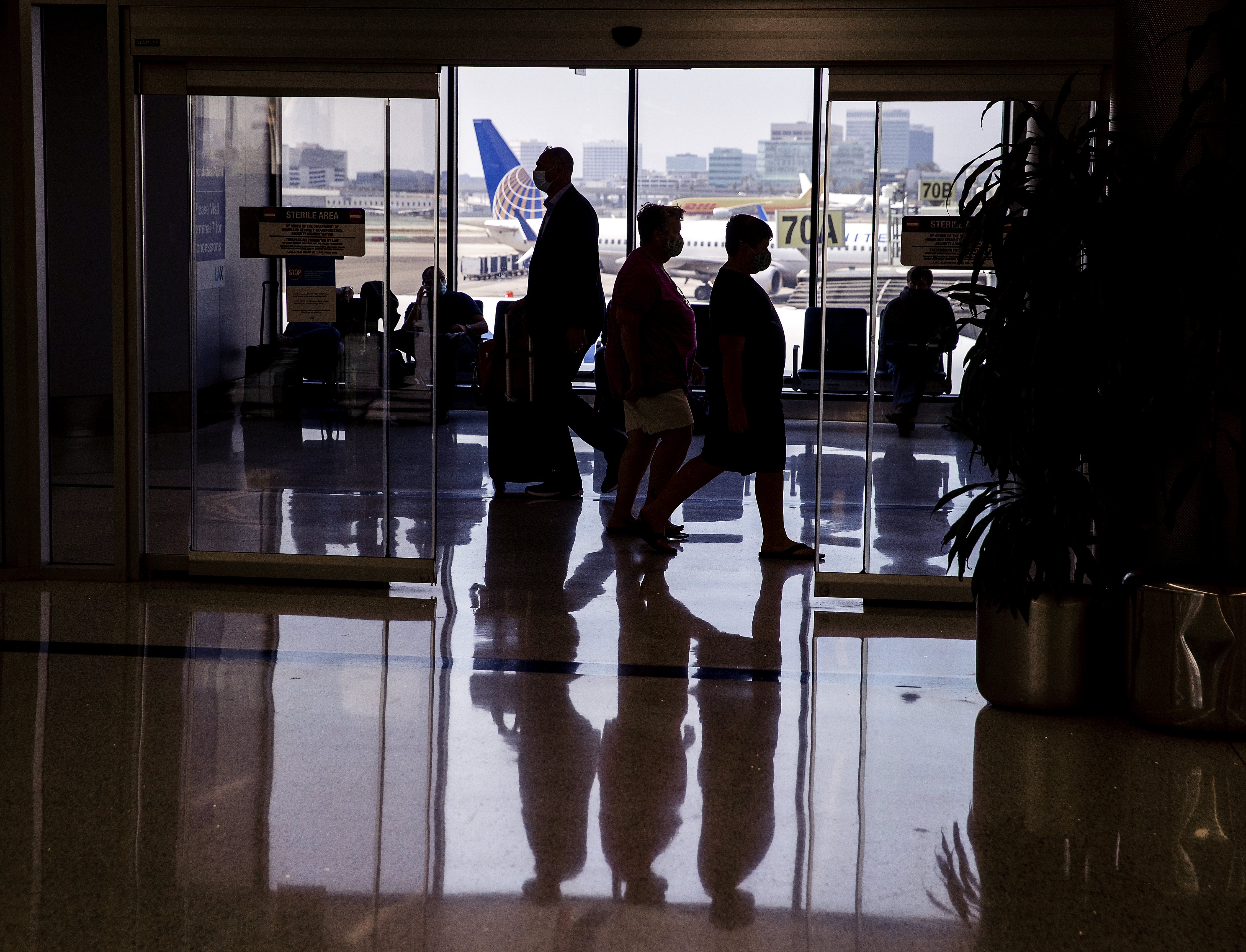 LAX power outage halts security screening, delays flights - Vimarsana News