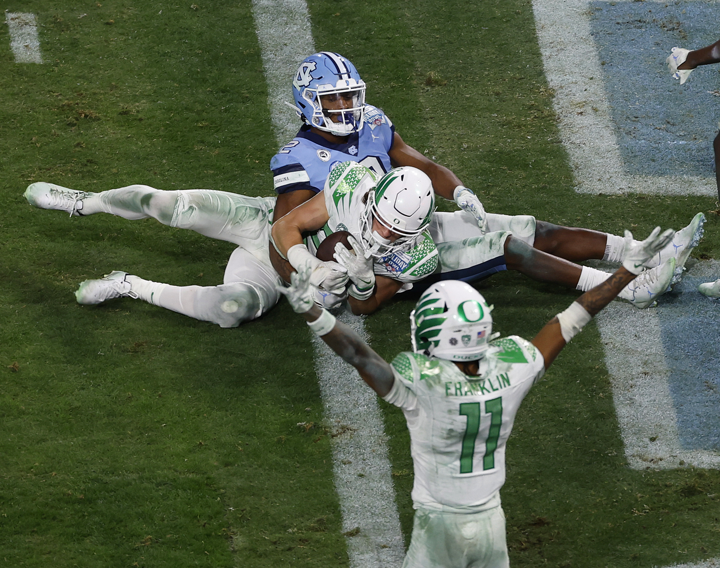 Holiday Bowl Oregon vs. North Carolina at Petco Park - The San Diego Union-Tribune - Vimarsana News