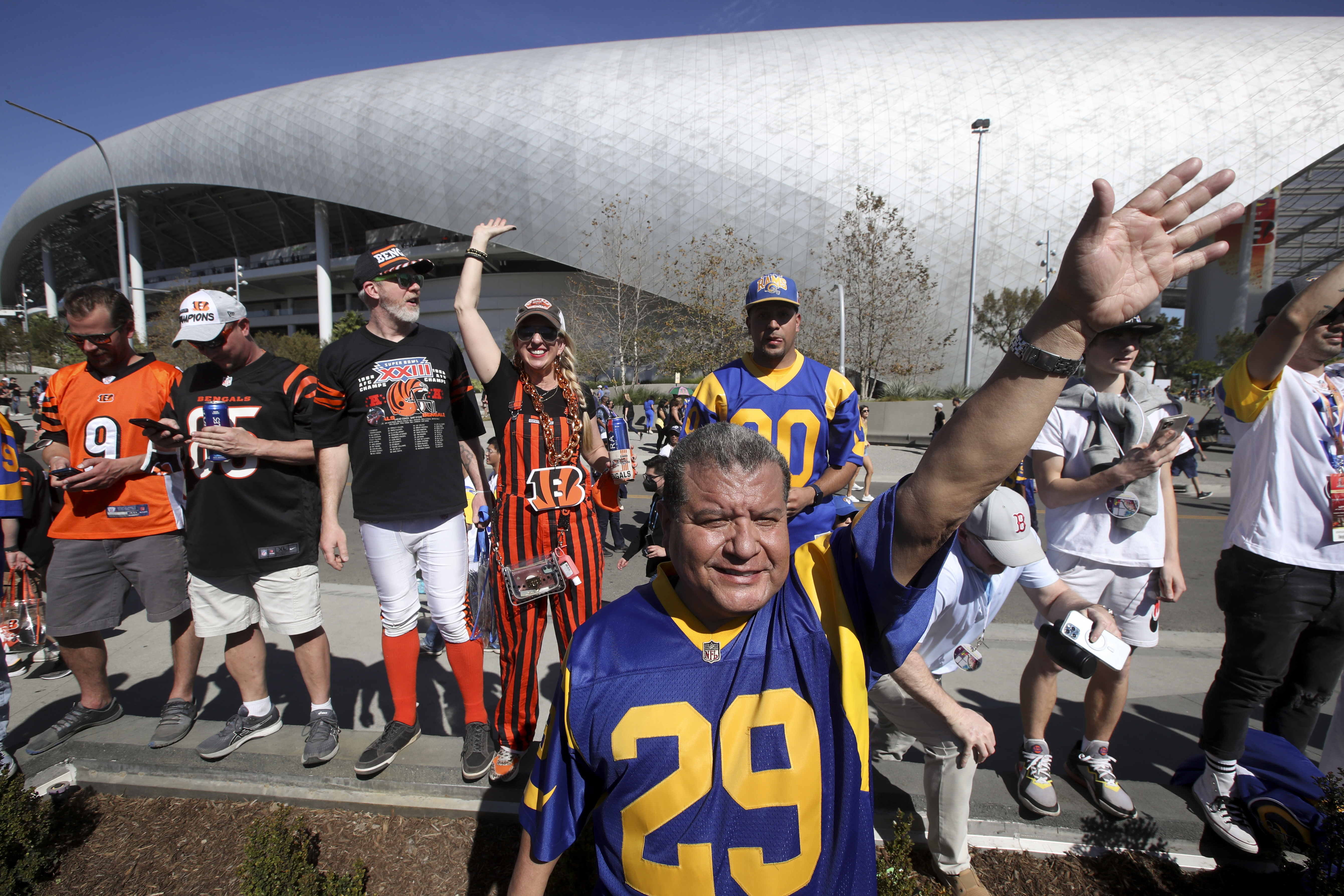 Los Angeles fans revel in the Rams' Super Bowl victory - Vimarsana News