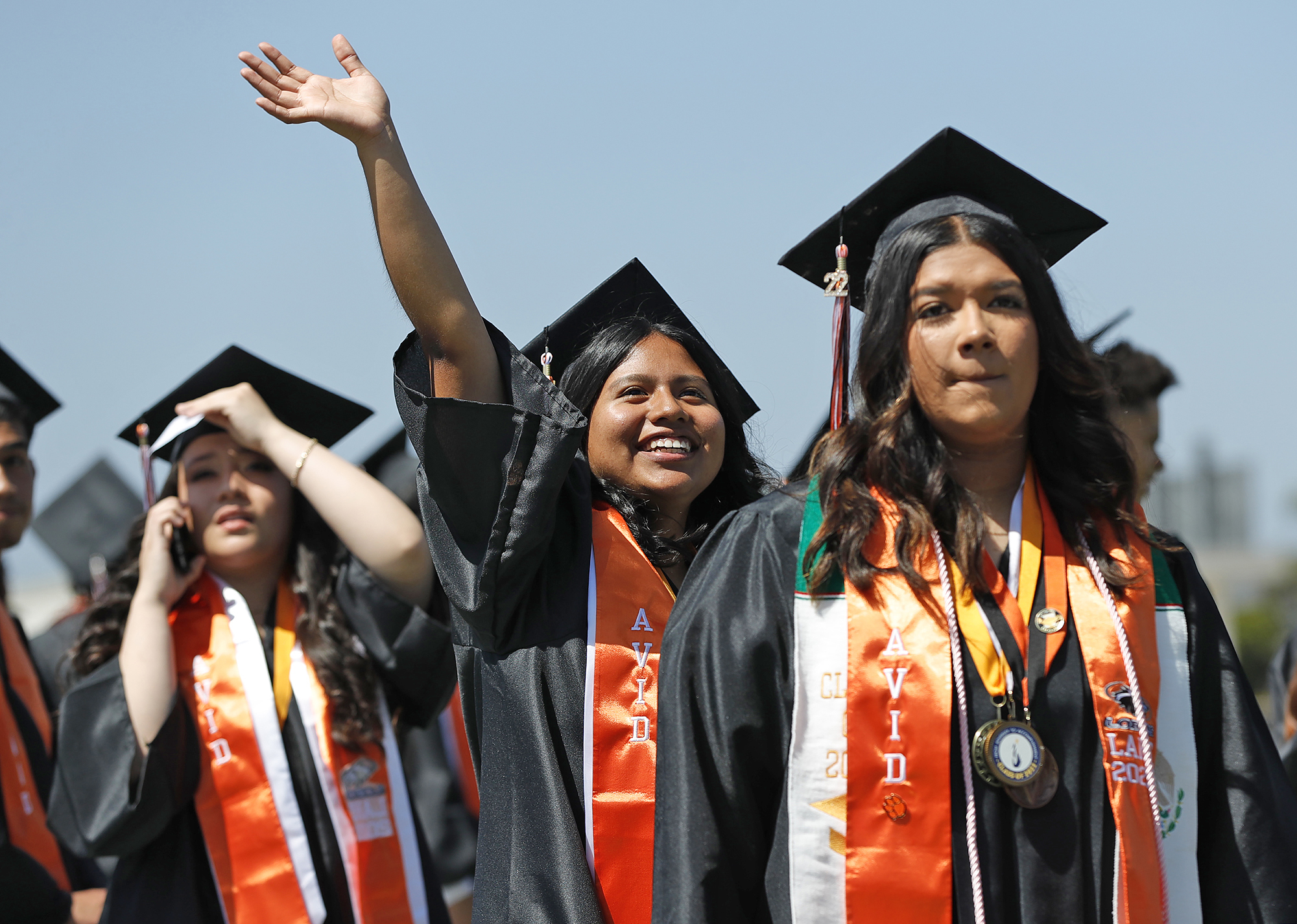 Seniors mark last Los Amigos moment with turning of tassels - Vimarsana News