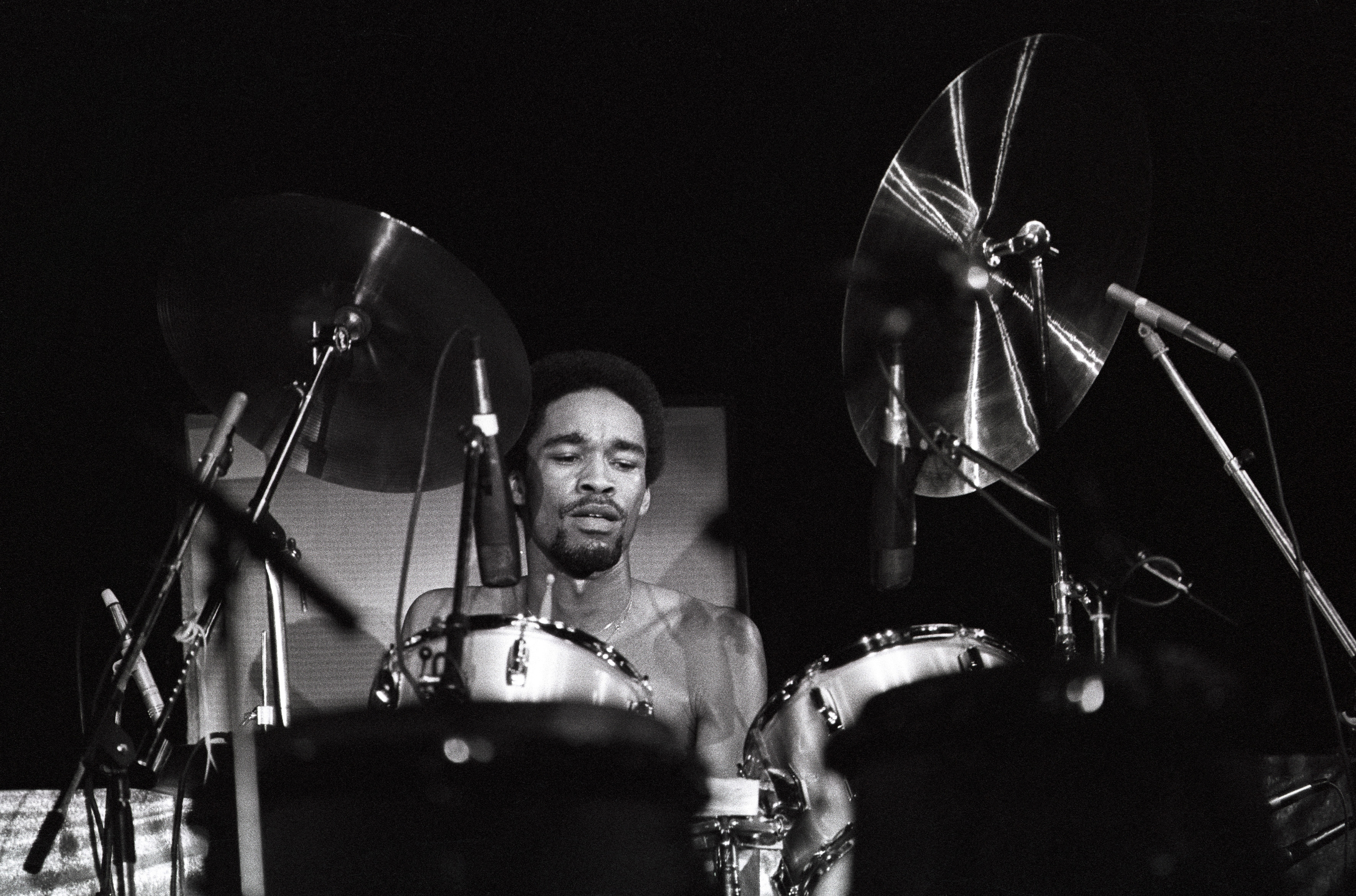 Fred White, drummer for Earth, Wind & Fire, dies at 67 - Vimarsana News