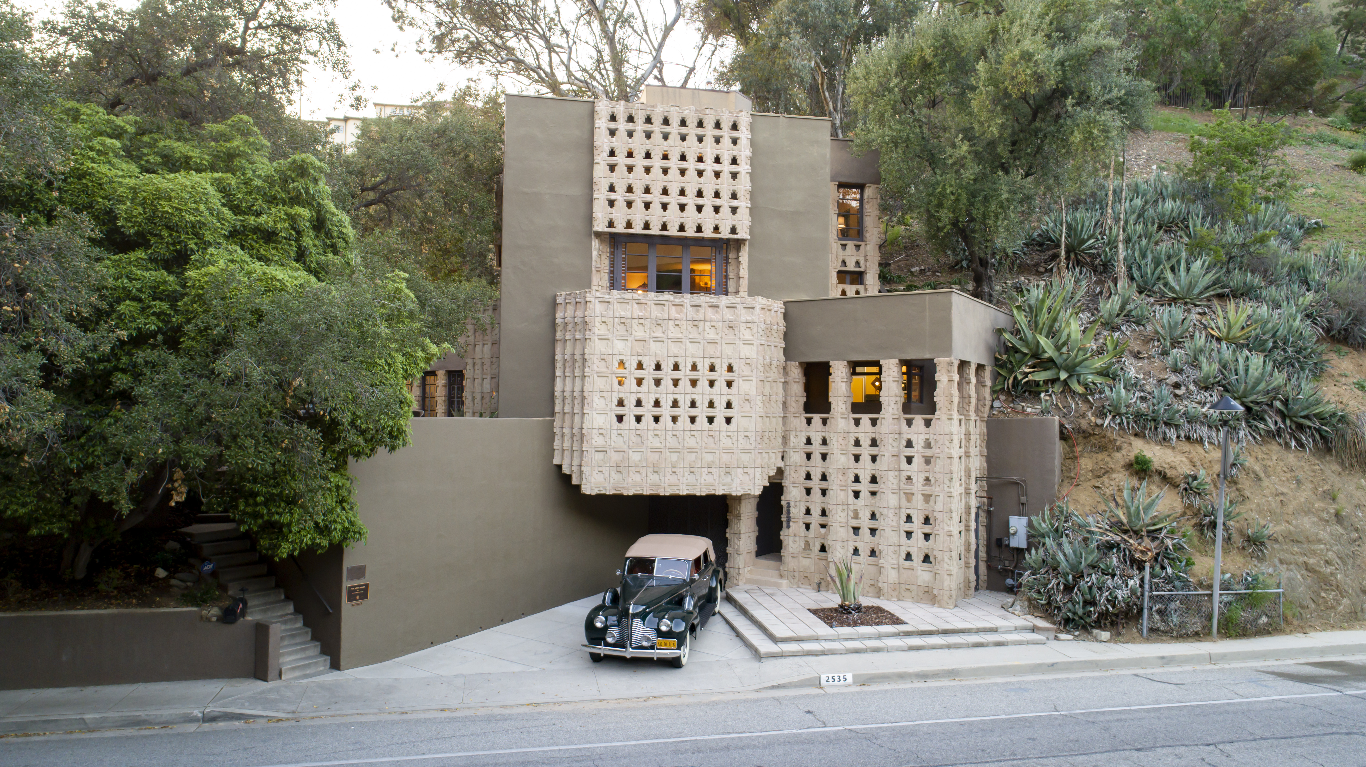 Lloyd Wright's Derby House, a Mayan-inspired gem, asks $3.3 million - Vimarsana News