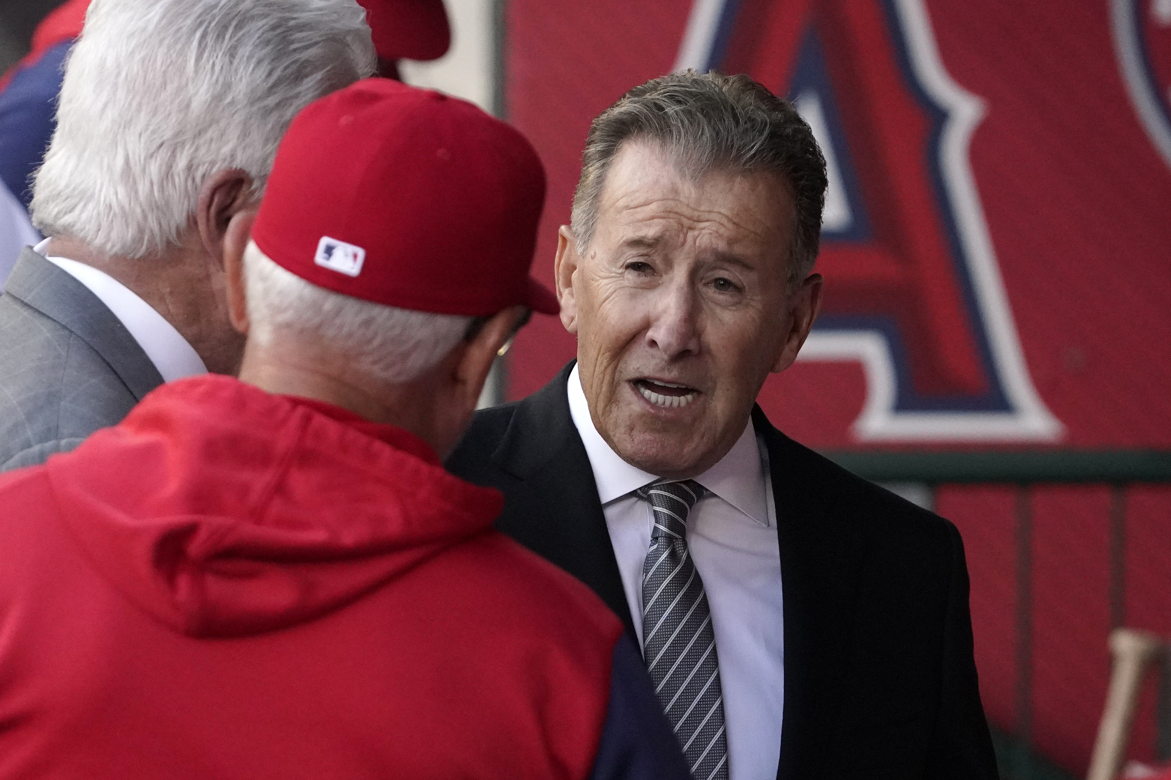 Angels are no longer for sale; Arte Moreno will remain owner - Vimarsana News