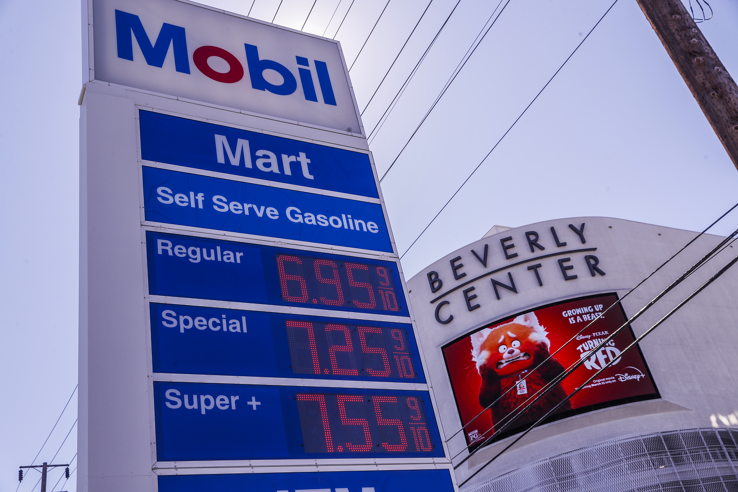 The most expensive gas stations in L.A.: What's the deal, anyway? - Vimarsana News