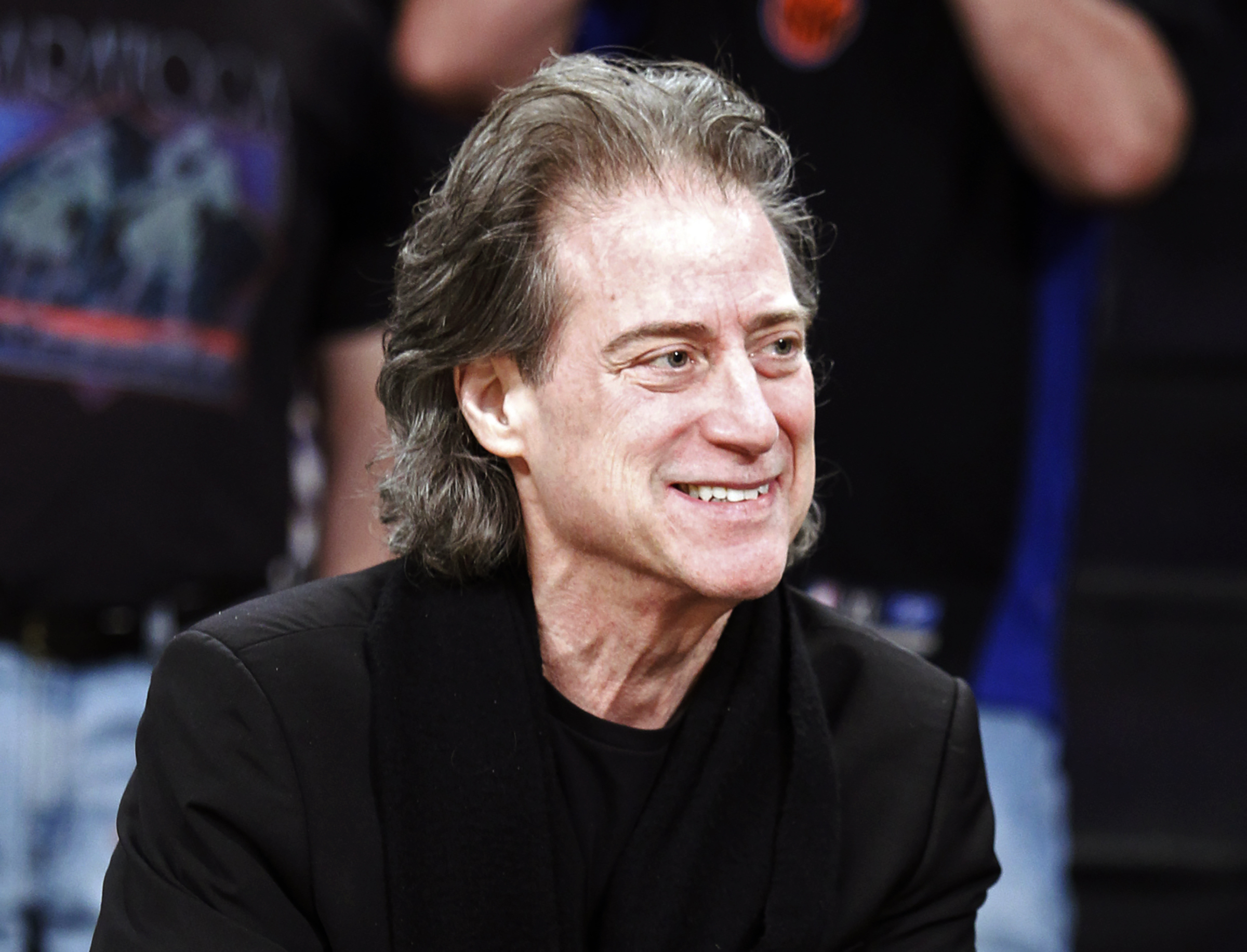 'Curb' star Richard Lewis diagnosed with Parkinson's disease - Vimarsana News