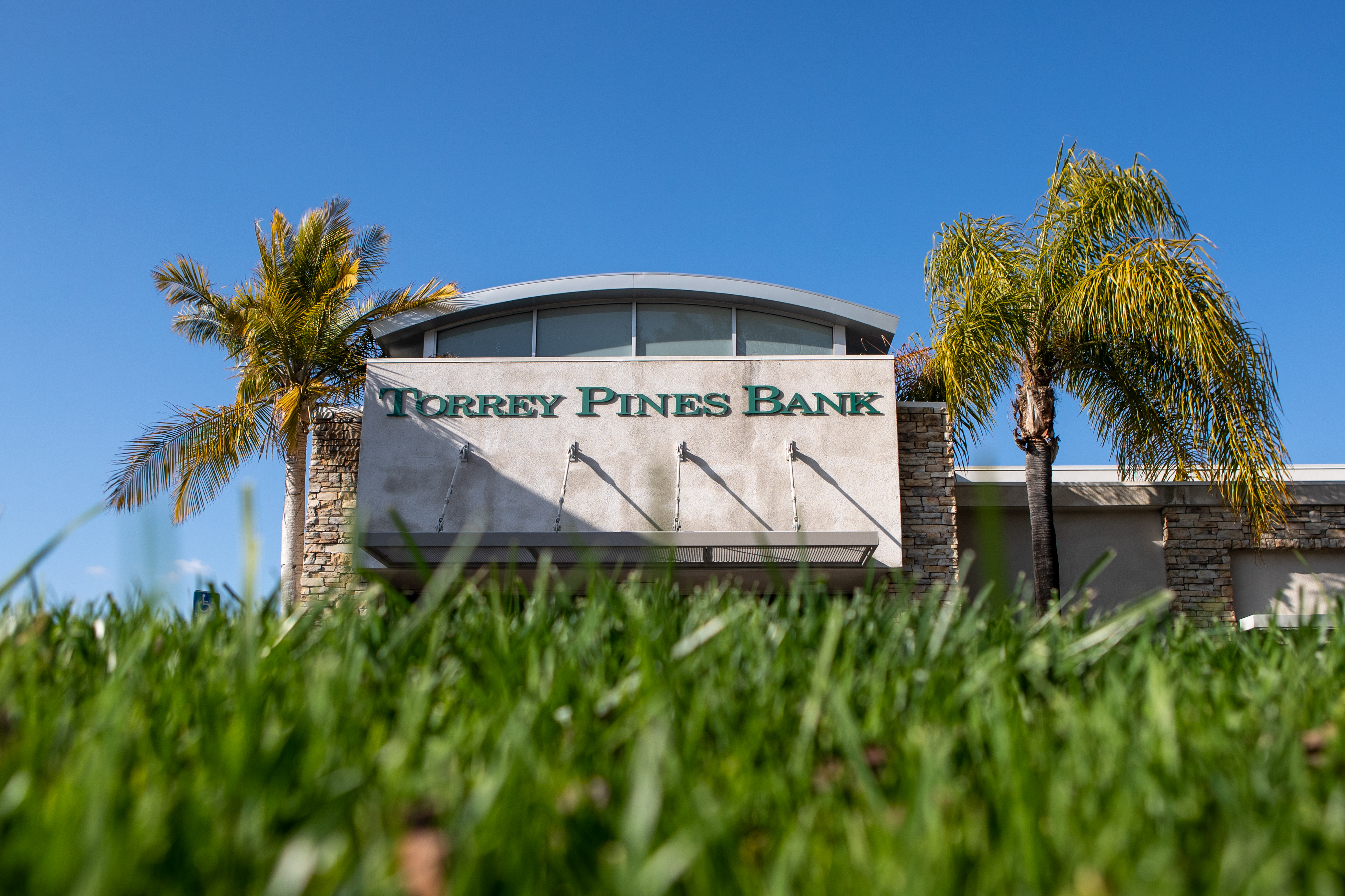 Amid turmoil, San Diego banks try to reassure customers - The San Diego Union-Tribune - Vimarsana News