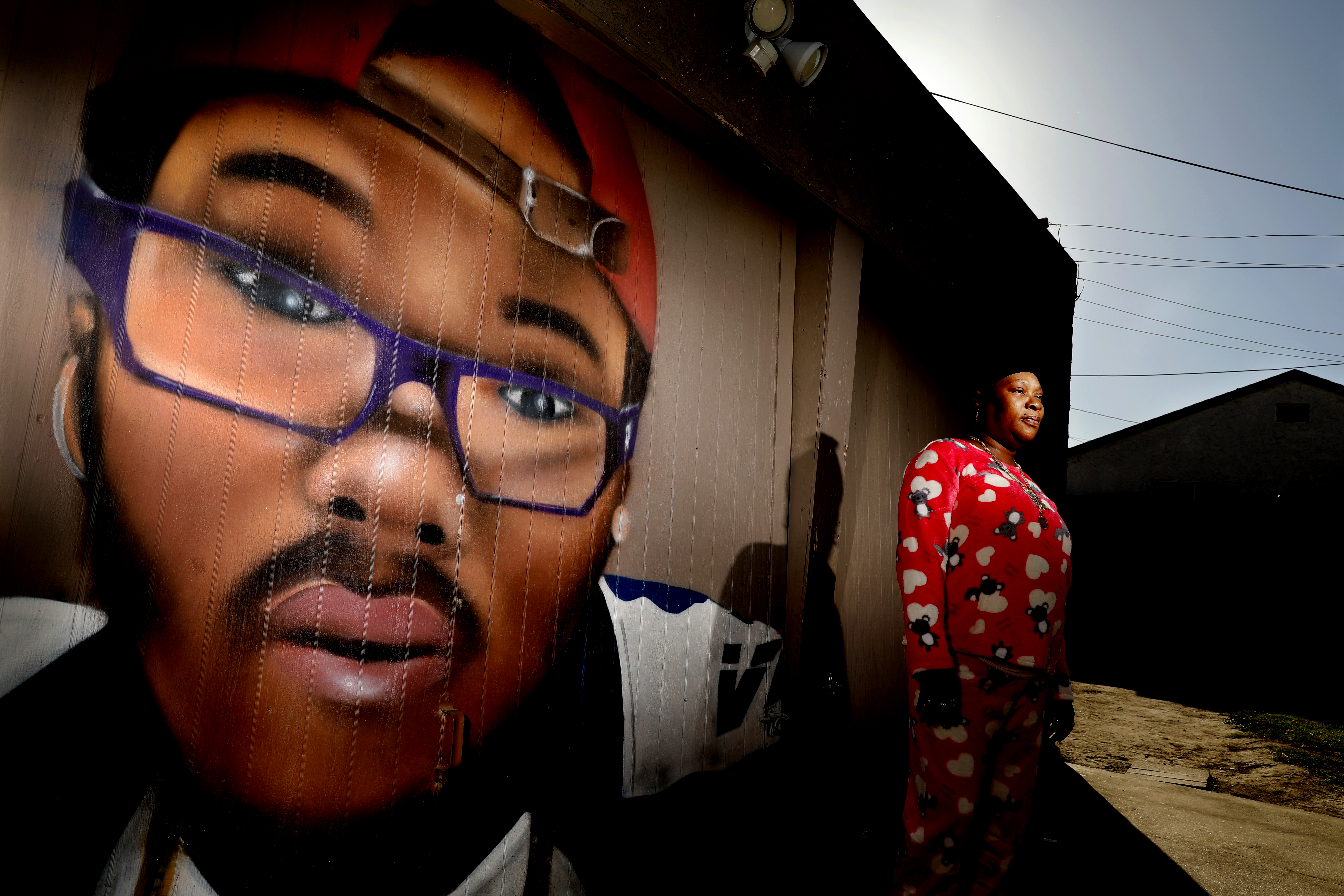 A mother battles gun violence in South L.A. after losing her son - Vimarsana News