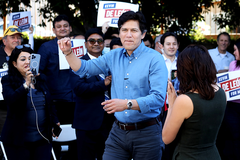 Column: Kevin De León says he's sorry but won't resign. Stop gaslighting L.A. - Vimarsana News