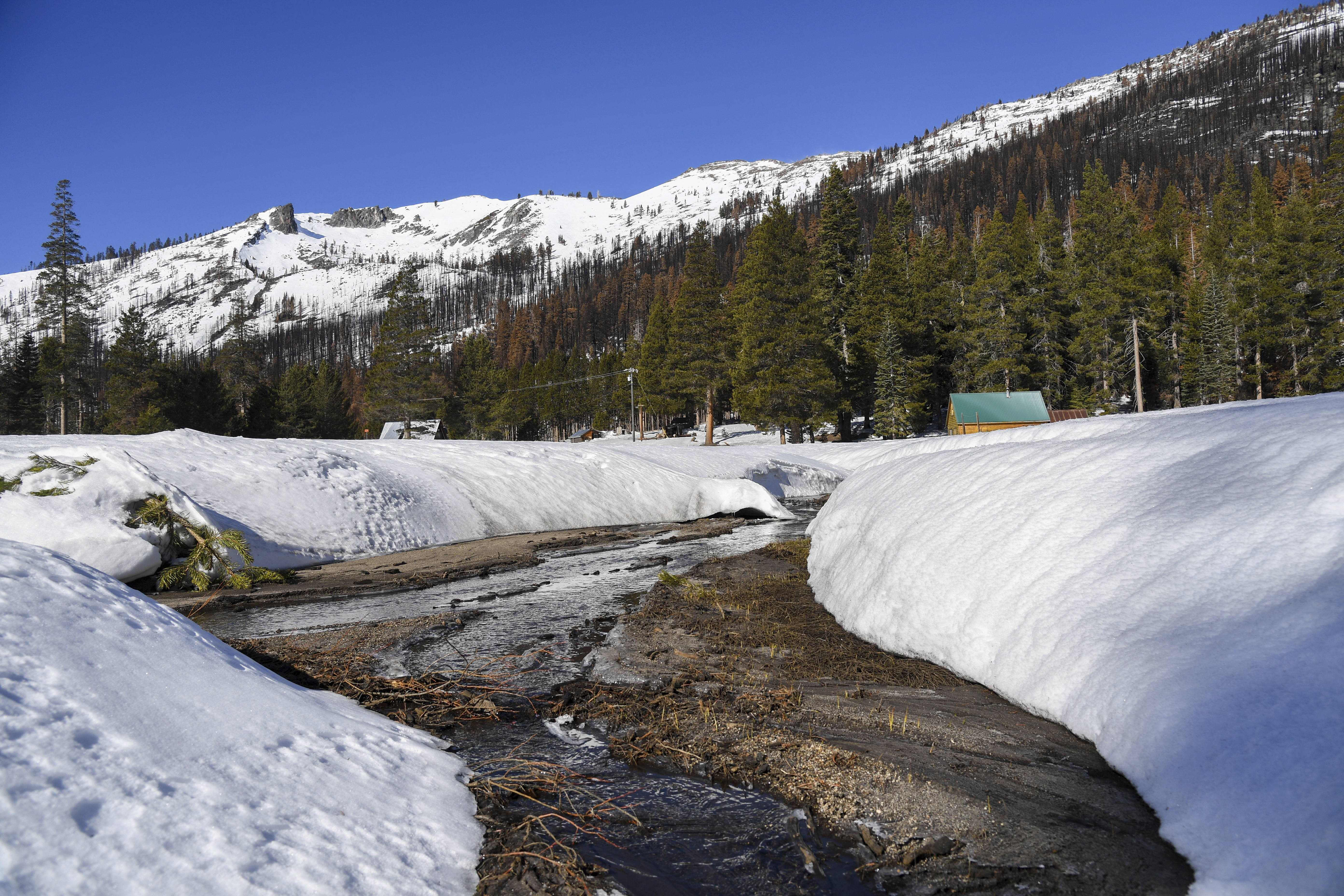 California snowpack dwindles after a dry January - Vimarsana News