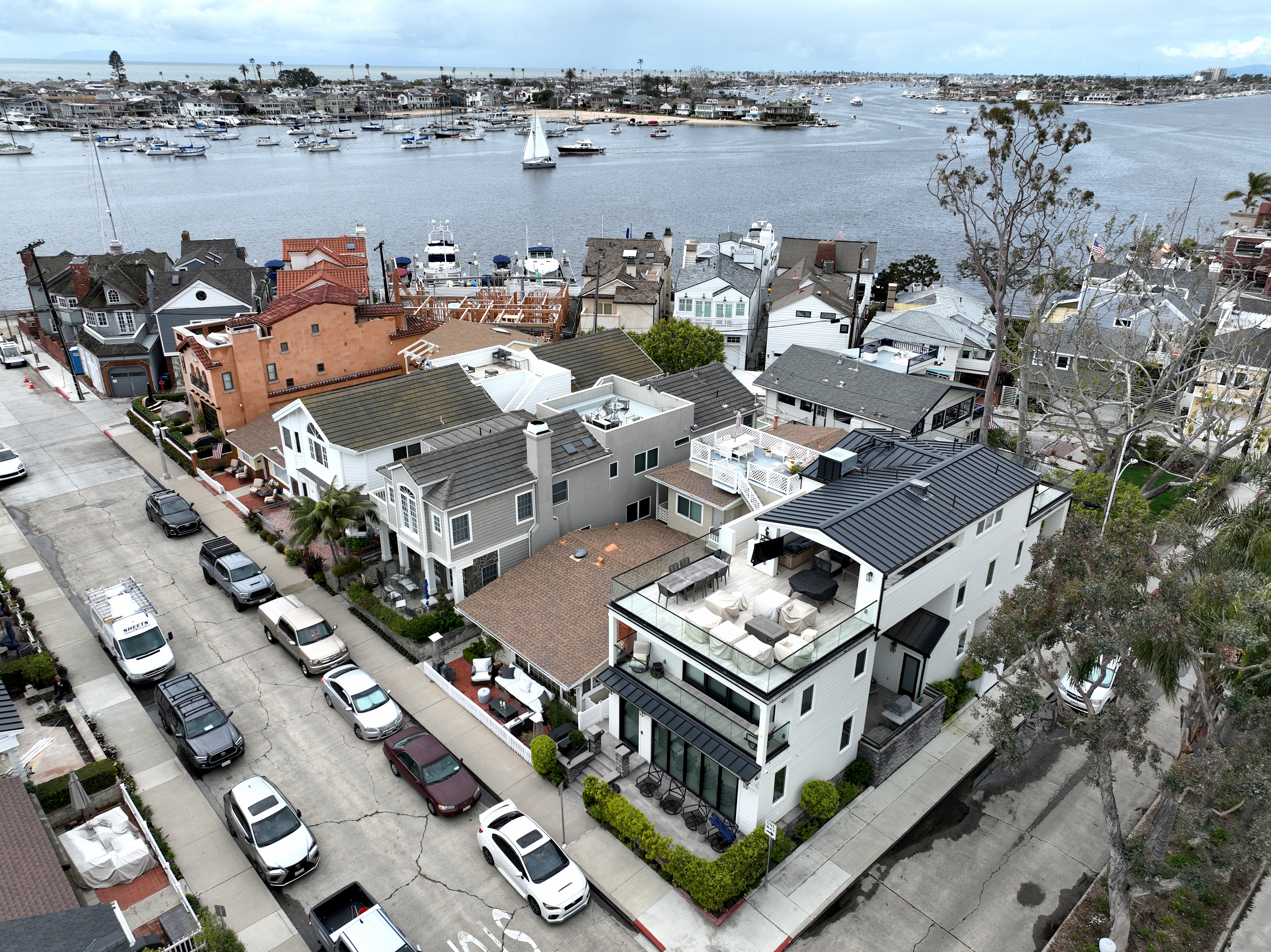 Newport Beach battles a new breed of luxury party houses - Vimarsana News