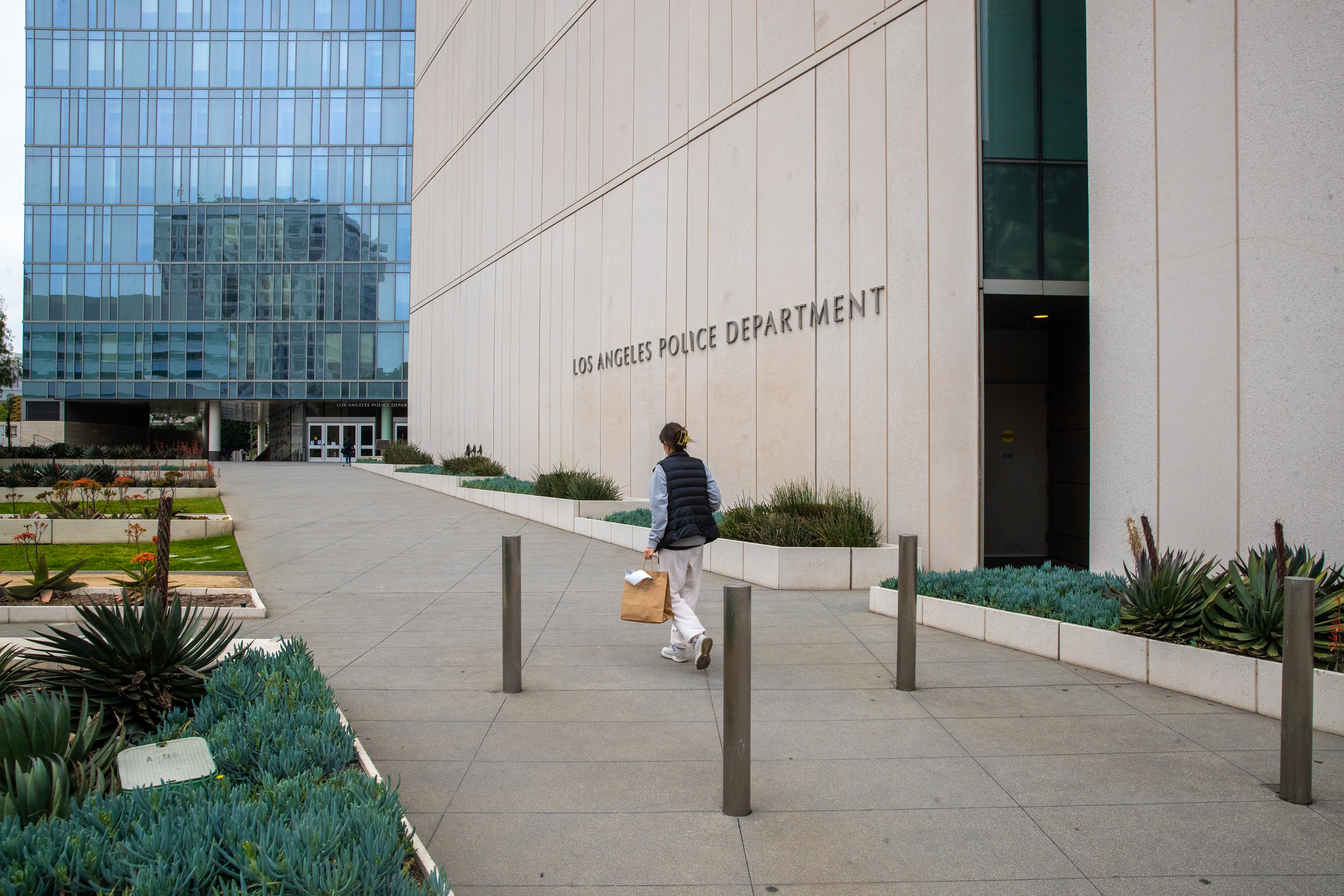 LAPD seeks to fire a senior captain over undisclosed relationship with 911 dispatcher - Vimarsana News
