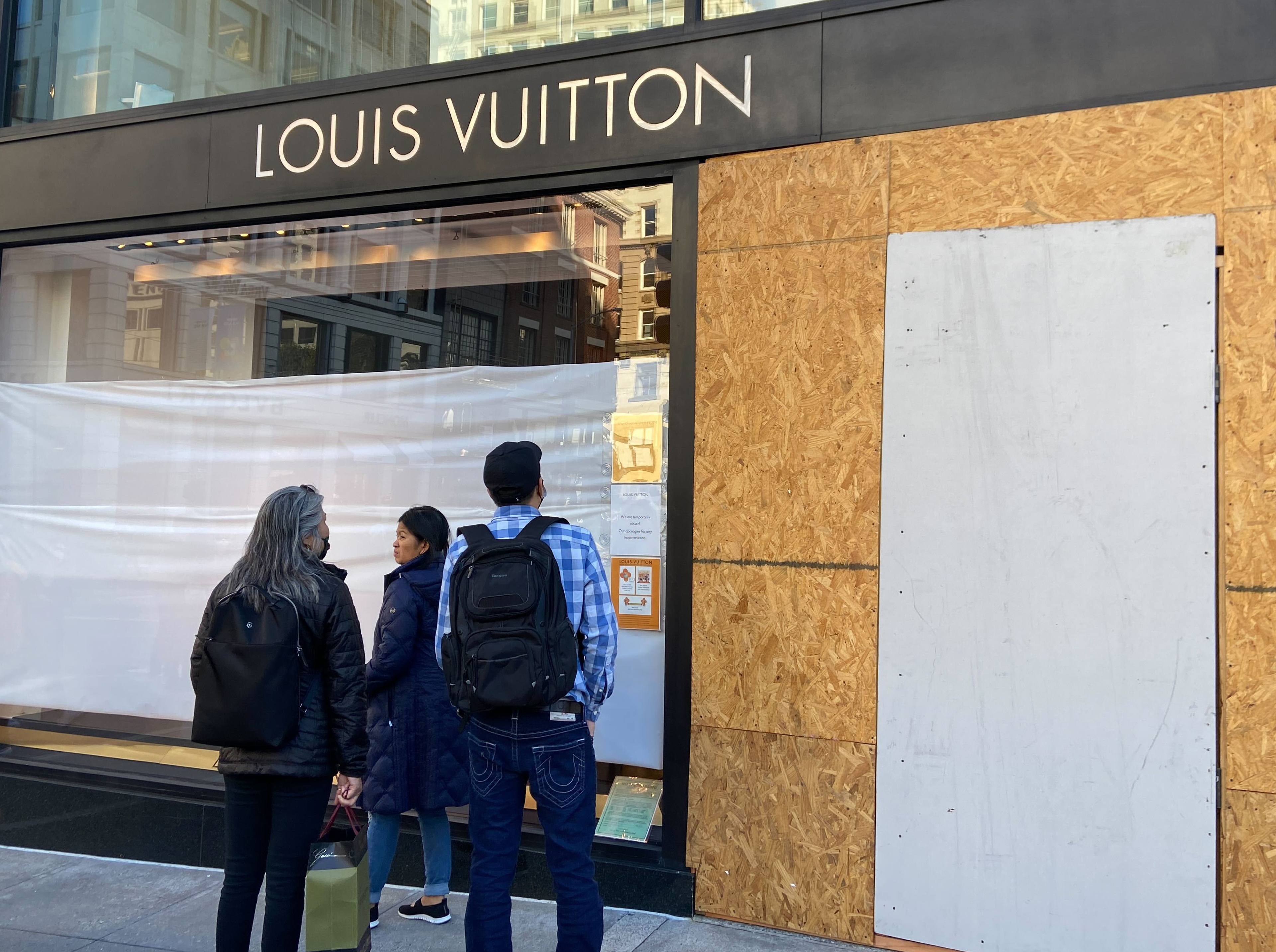 Louis Vuitton, Saks windows smashed in Rodeo Drive area - Vimarsana News