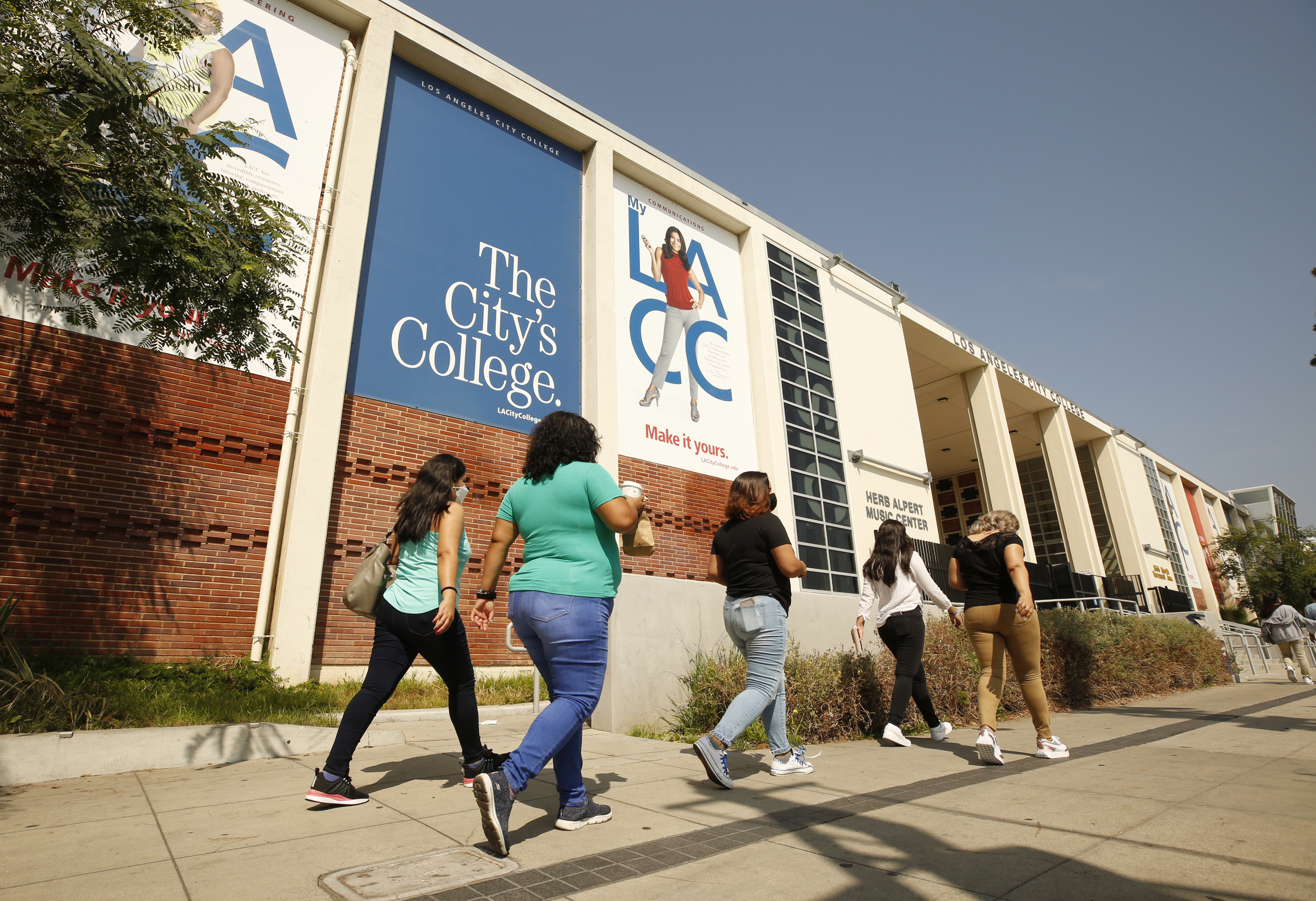 100 homeless L.A. community college students to get help - Vimarsana News