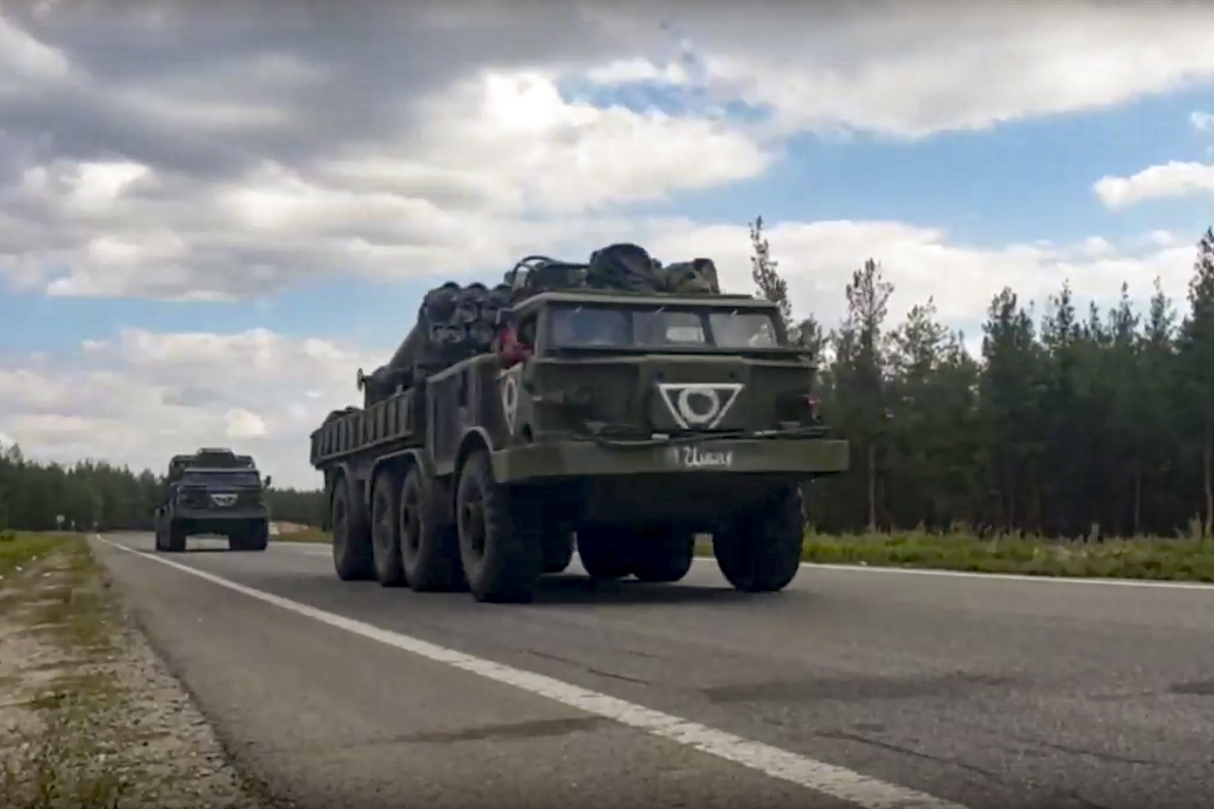 Ukraine breaks through front line in the east, nearing key town - Vimarsana News