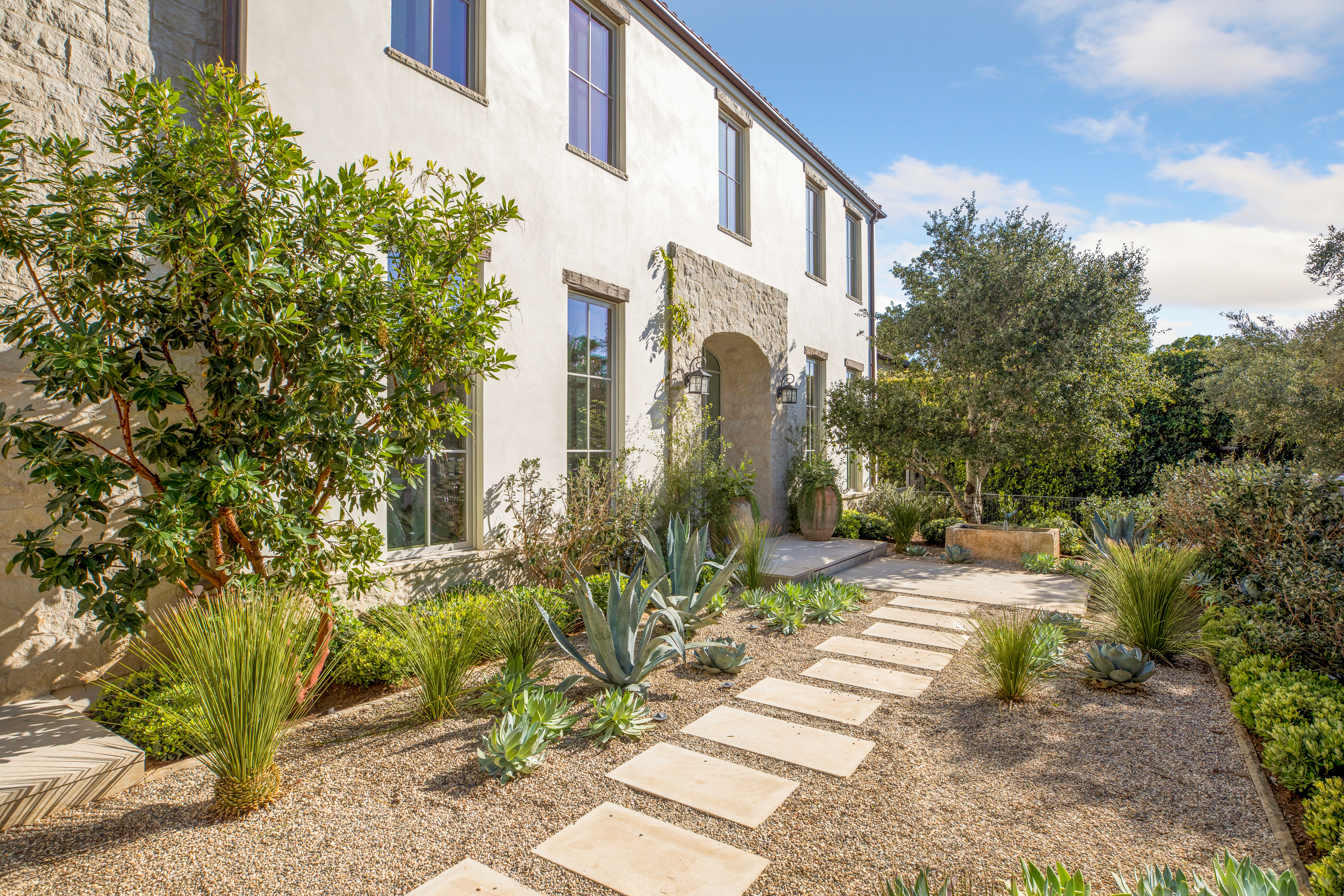 Michelle Pfeiffer's Pacific Palisades estate sells for $25 million - Vimarsana News