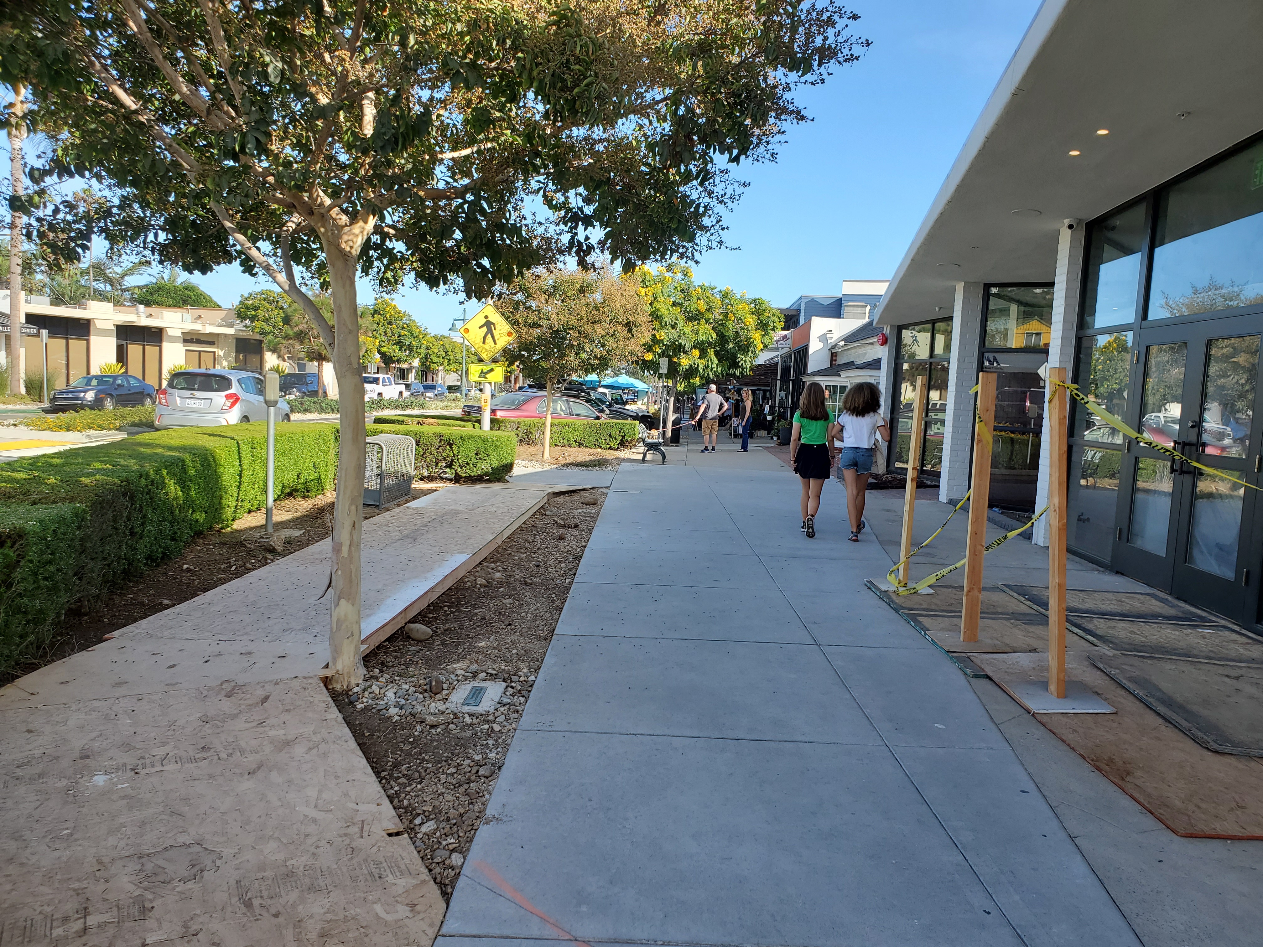 Work begins on outdoor dining area of Paradisaea restaurant in 'Piano Building,' but councilman isn't pleased - Vimarsana News