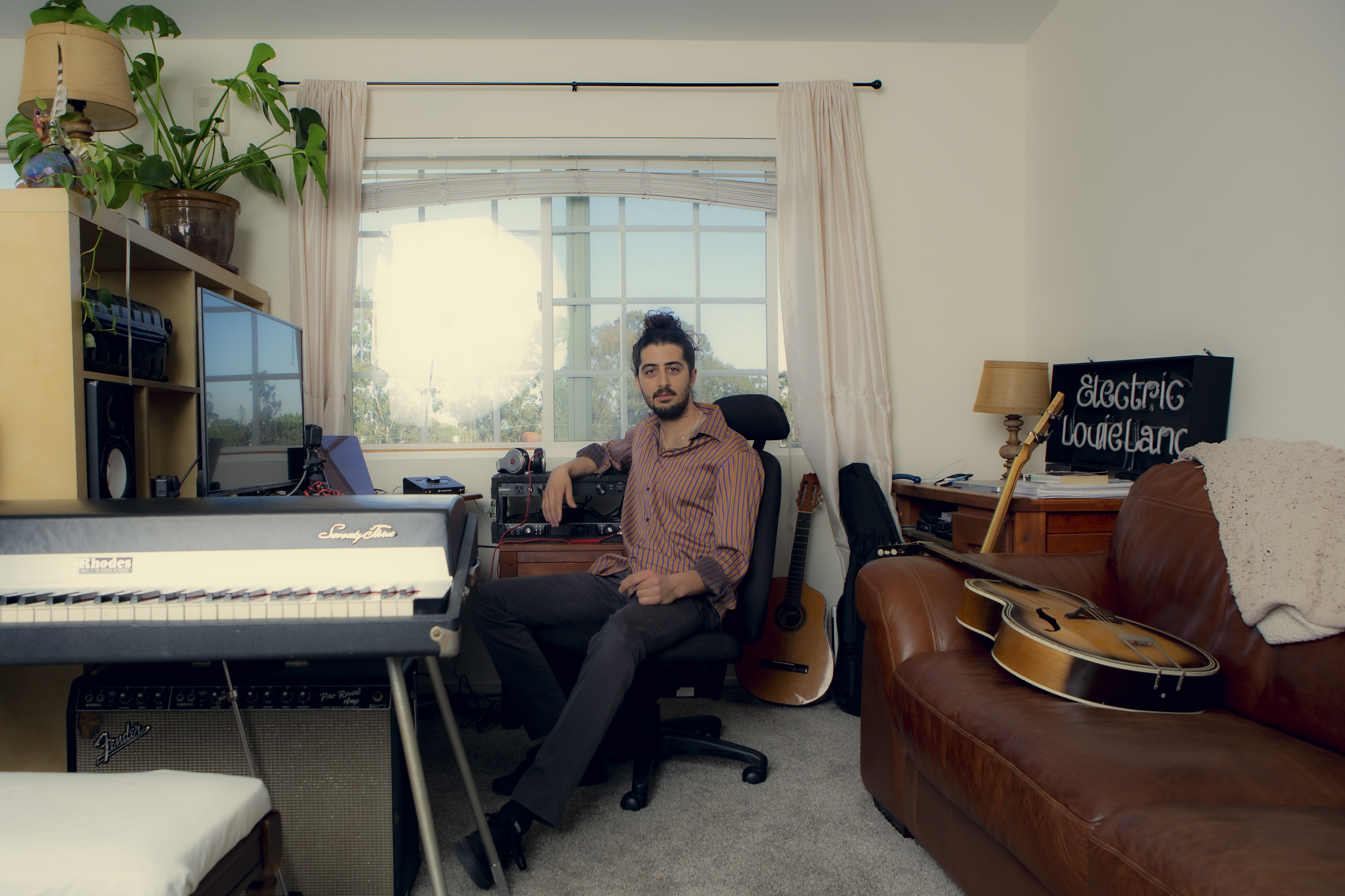 Spring Arts Preview 2022: When the pandemic struck, guitarist Louis Valenzuela became a hero of livestreaming - Vimarsana News