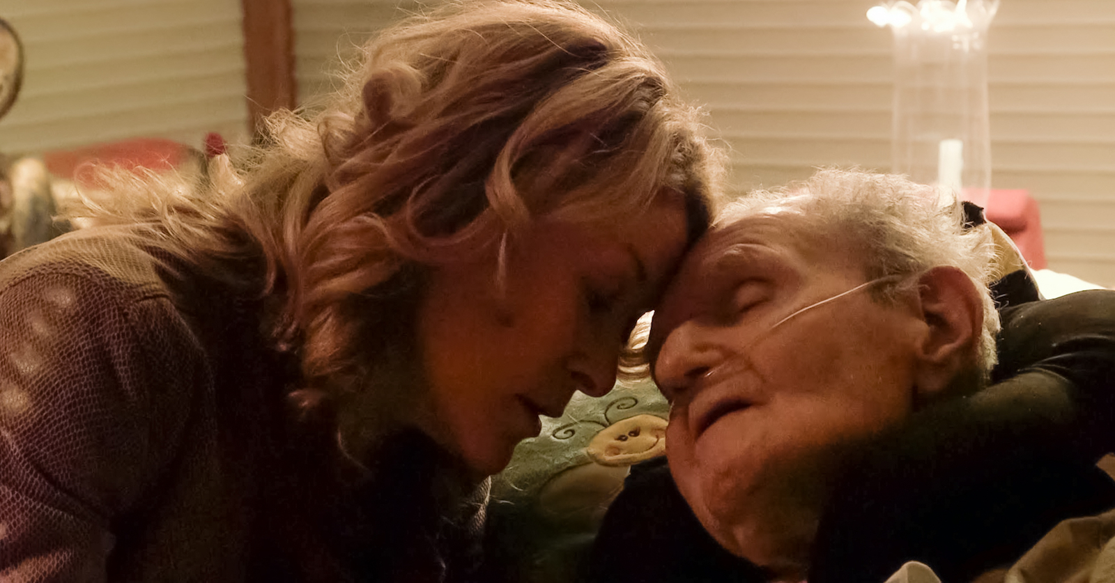 'Last Flight Home' review: A poignant last act - Los Angeles Times - Vimarsana News
