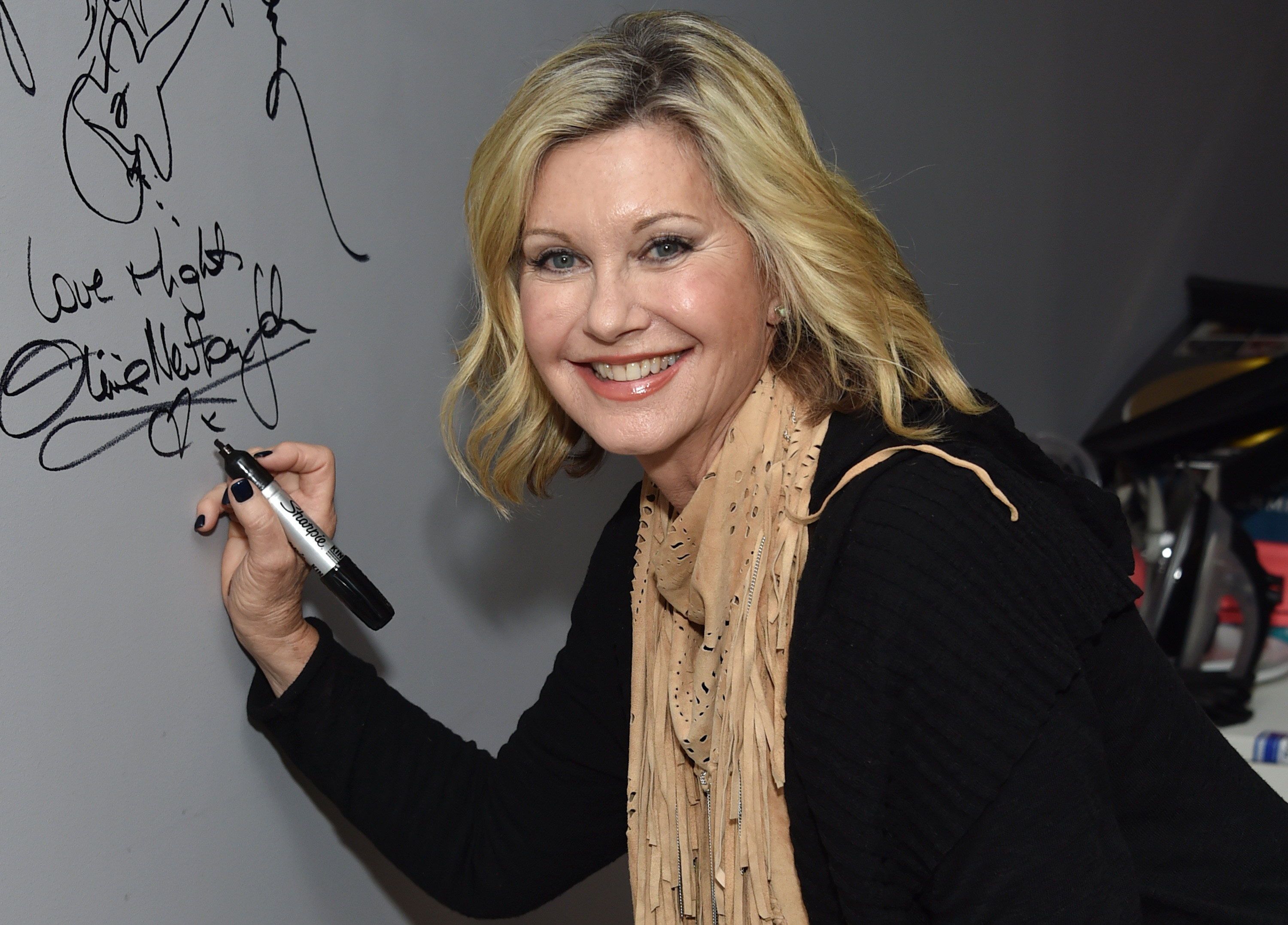 Olivia Newton-John dead: Singer and 'Grease' actor was 73 - Vimarsana News