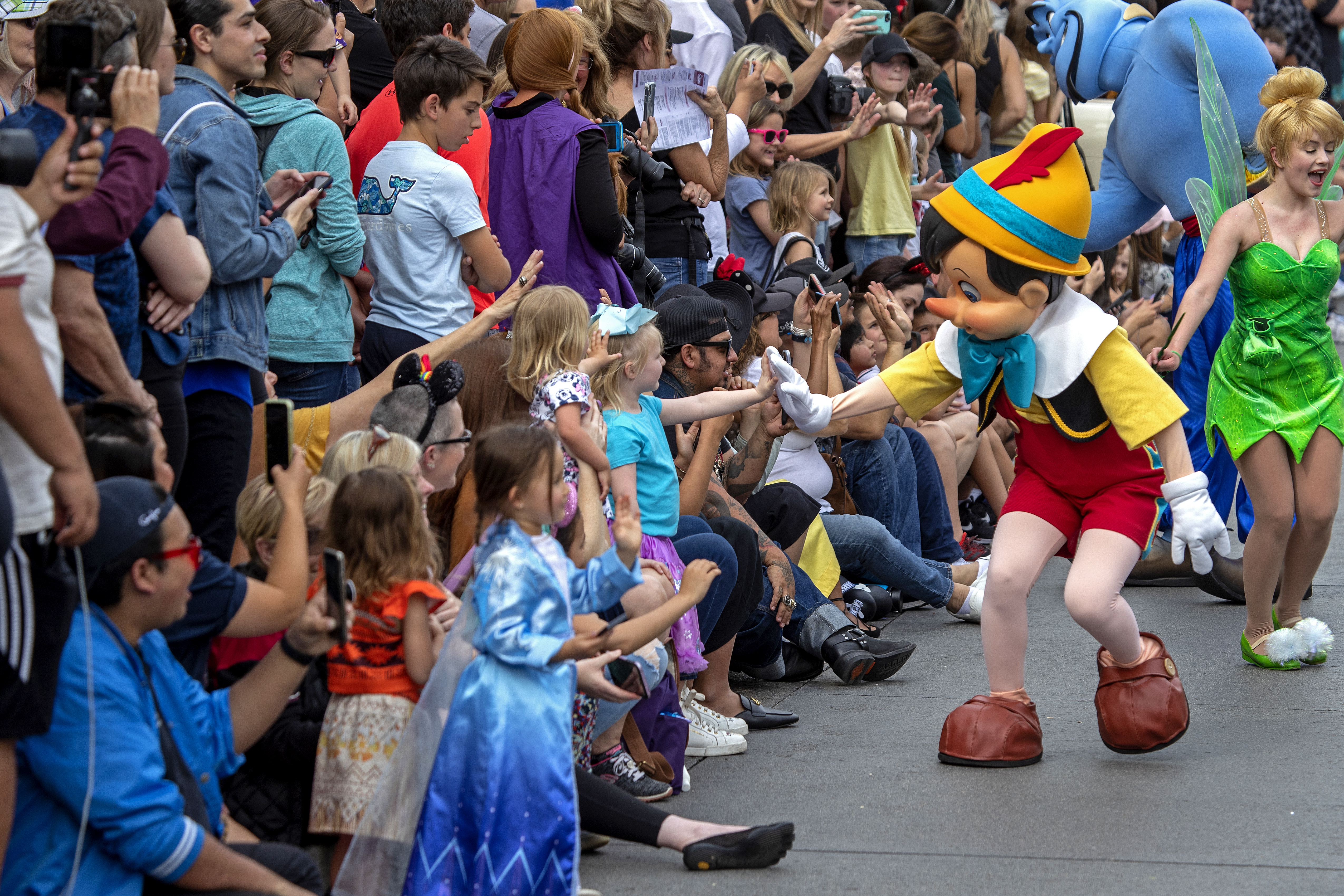 California theme parks won't profit at 15% capacity - Vimarsana News