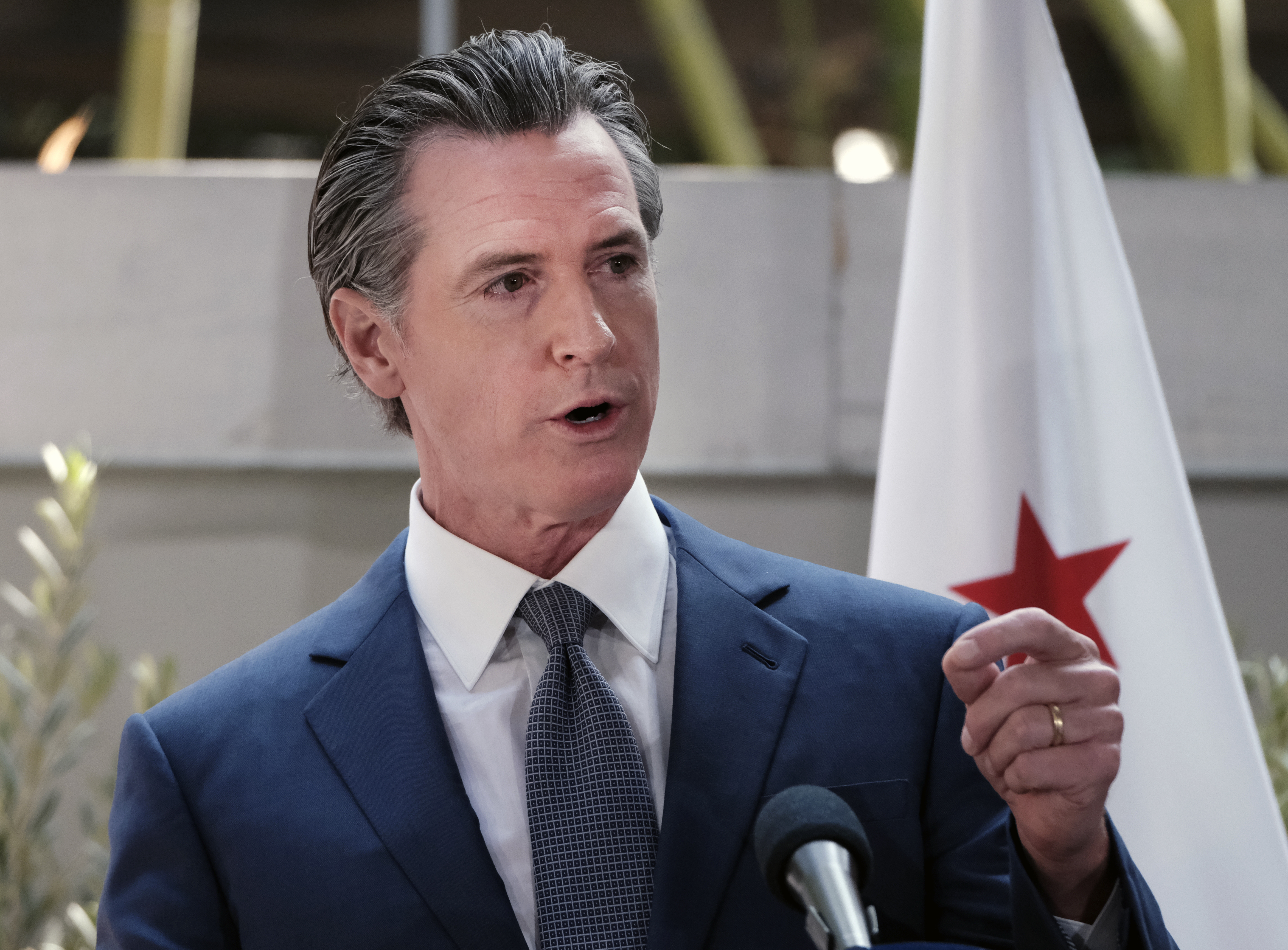 Newsom asks Hollywood to stop filming in conservative states - Vimarsana News