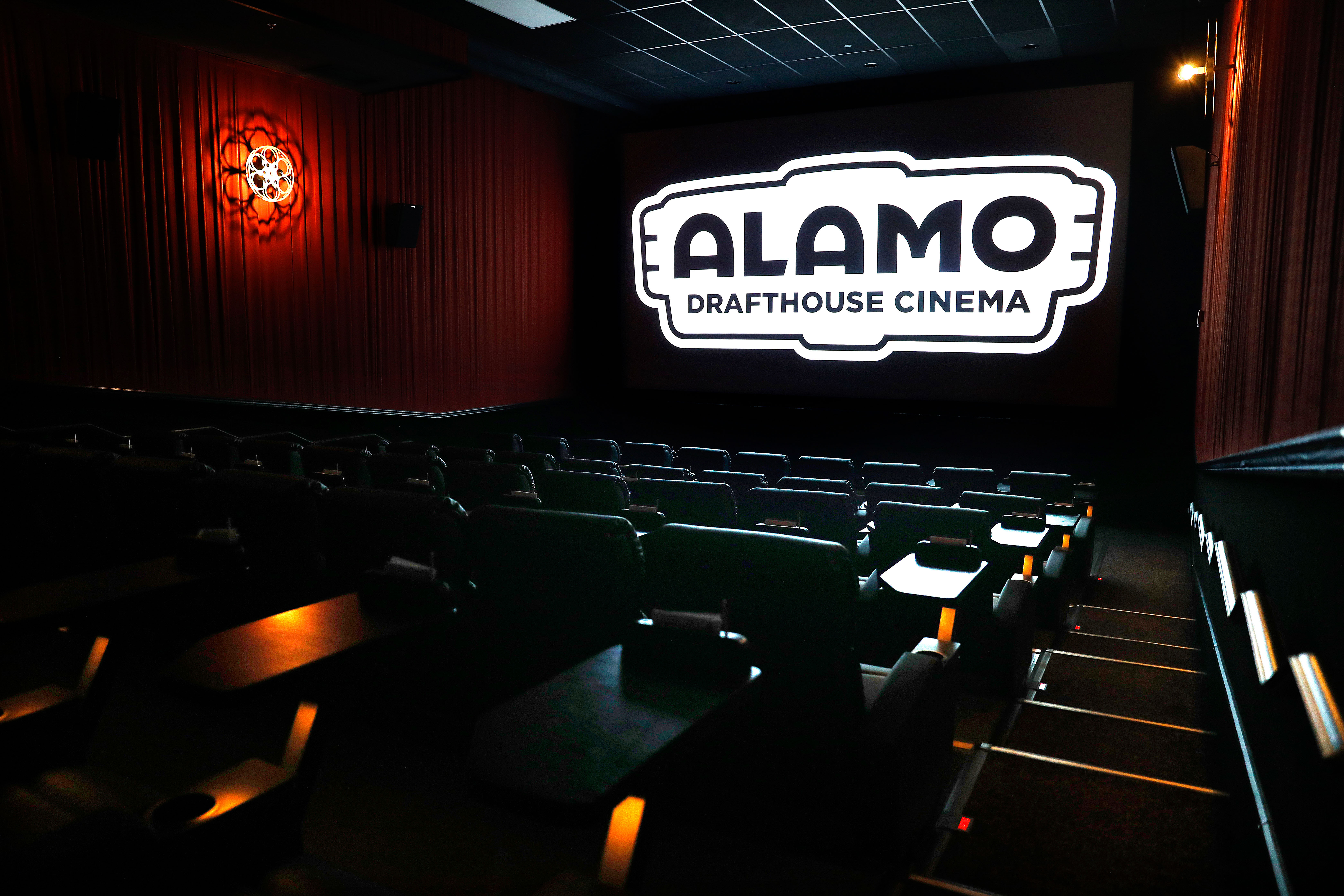 Sony Pictures покупает сеть кинотеатров Alamo Drafthouse