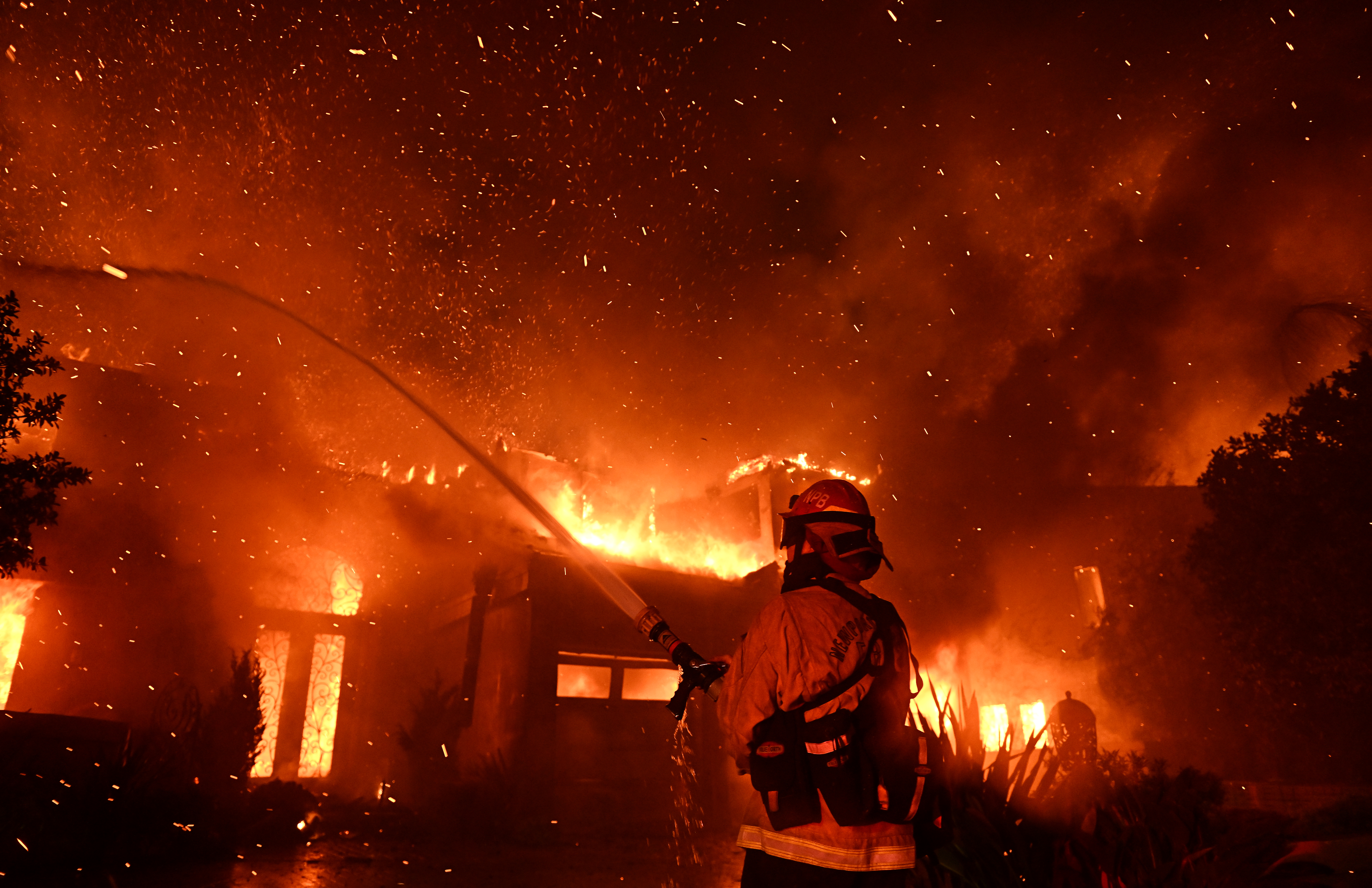 Coastal fire destroyed O.C. mansions despite firefighters' efforts - Vimarsana News