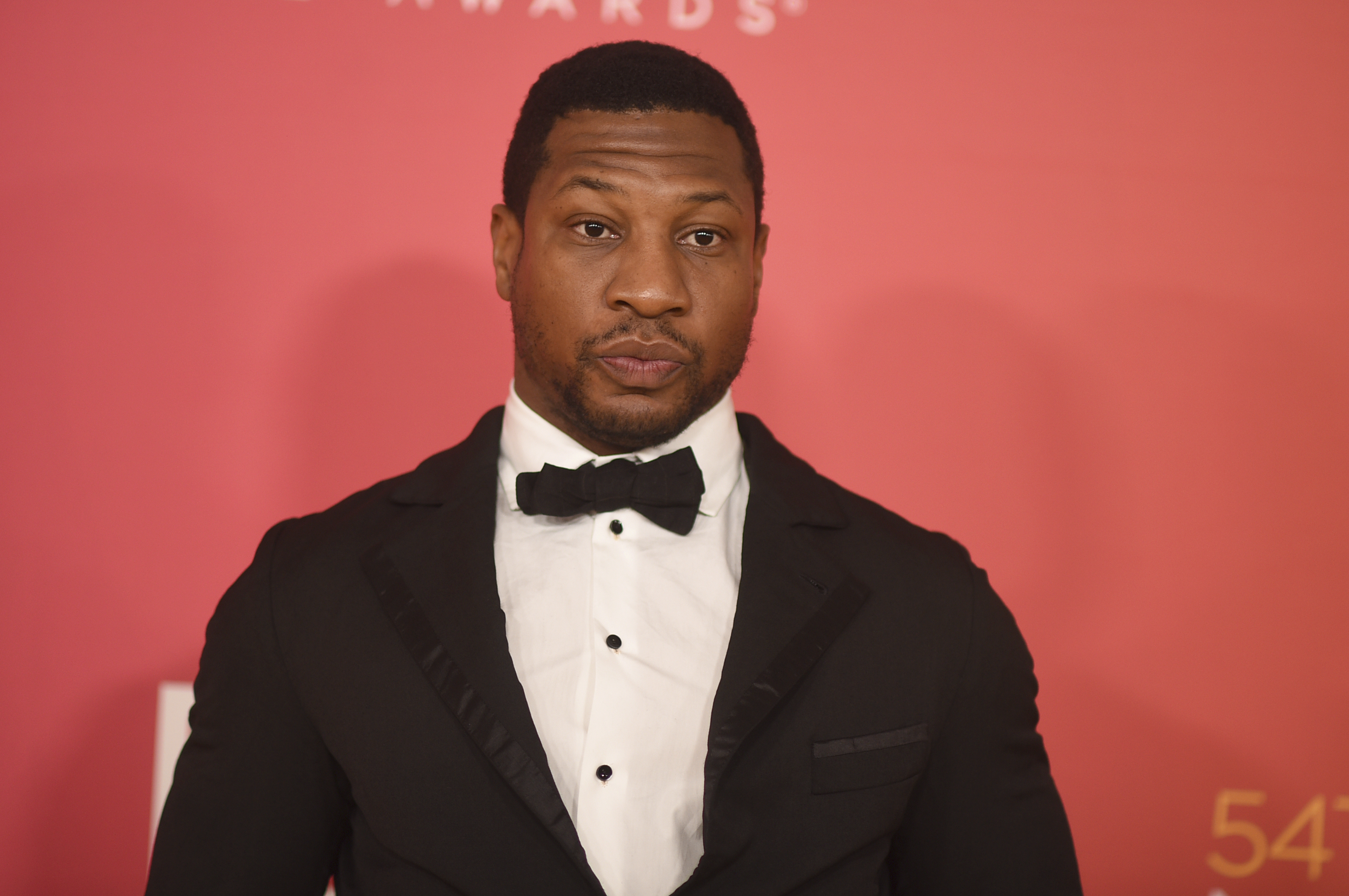 Jonathan Majors' rep releases alleged texts from woman - Vimarsana News