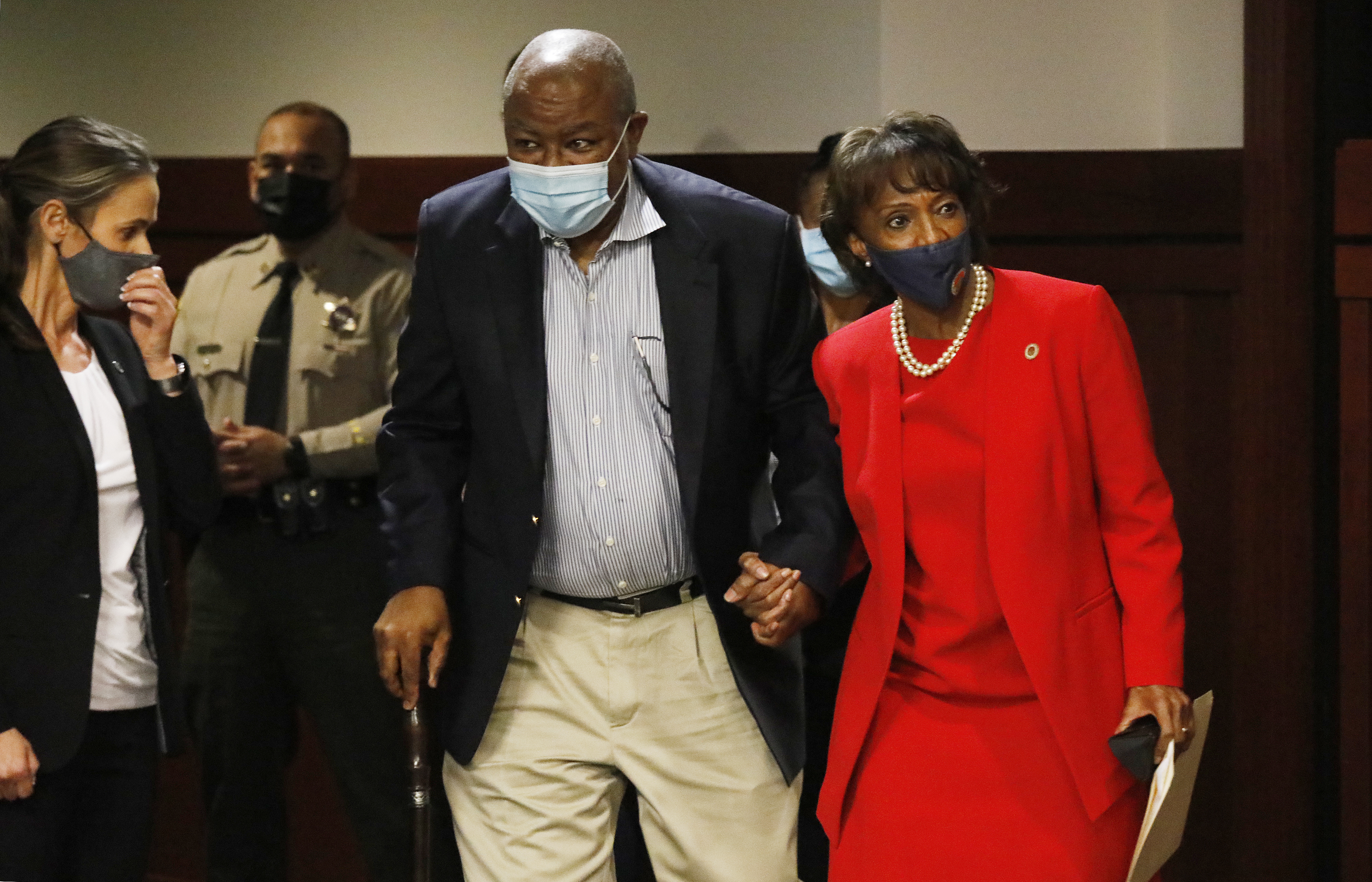 Case dismissed against former D.A. Jackie Lacey's husband, who pointed gun at protesters outside home - Vimarsana News