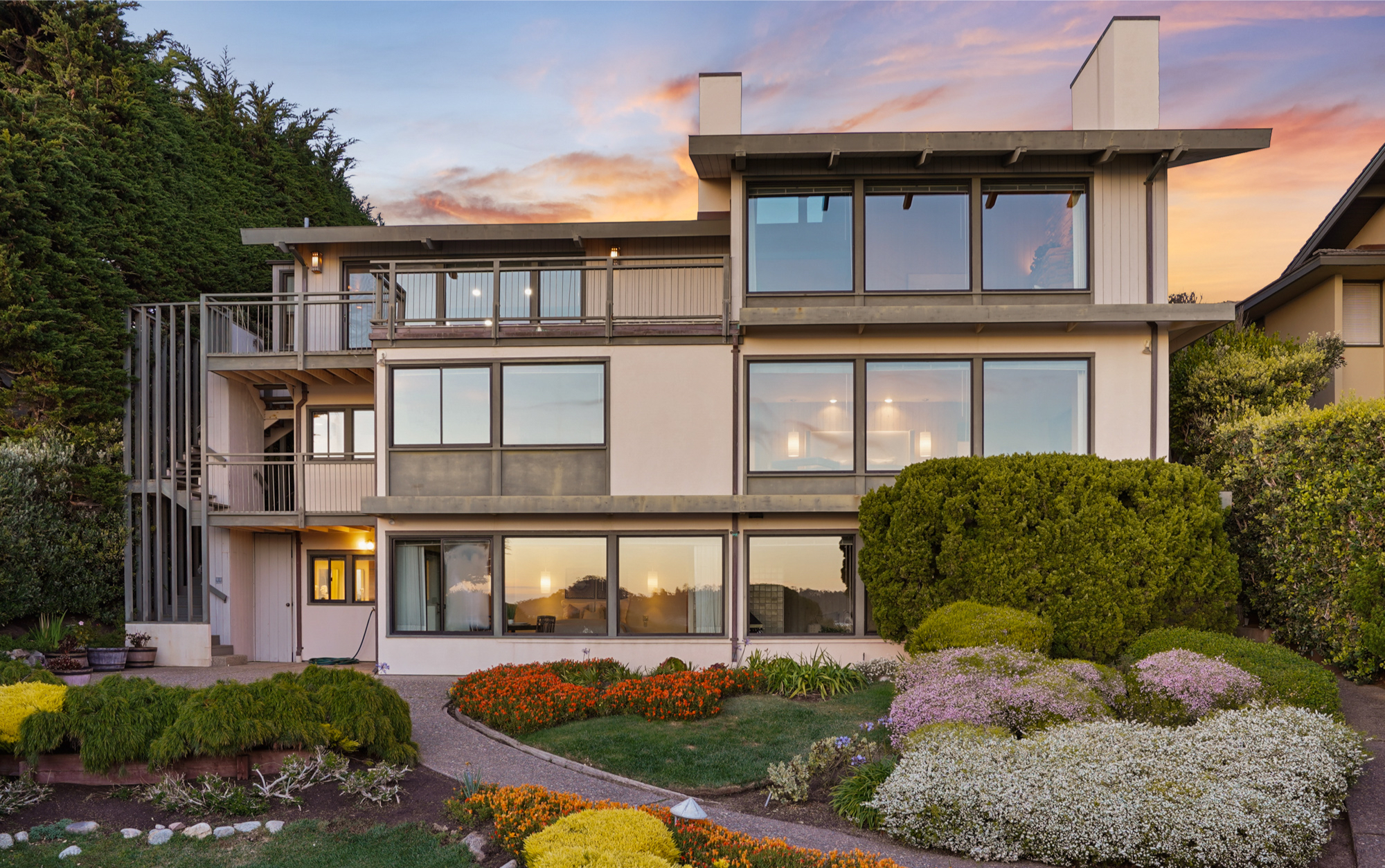 Betty White's Carmel beach house seeks $7.95 million - Vimarsana News